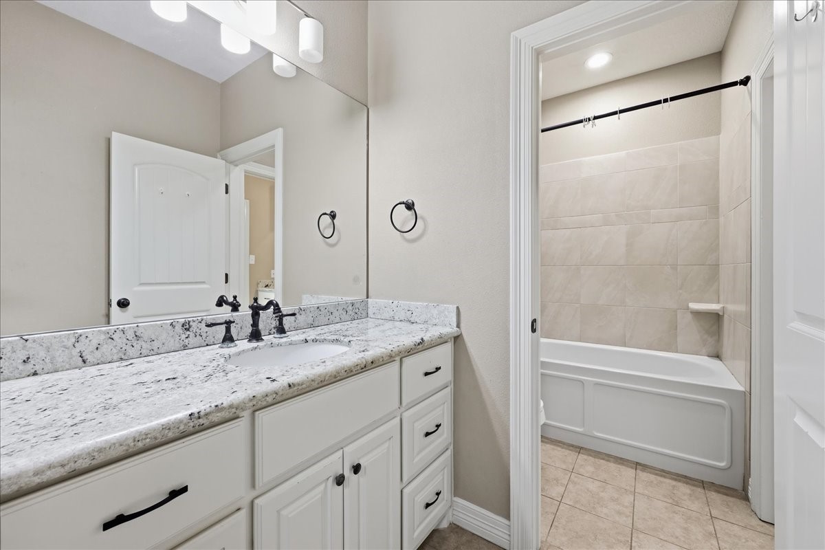 160 Colonial Estates Drive Property Photo 12
