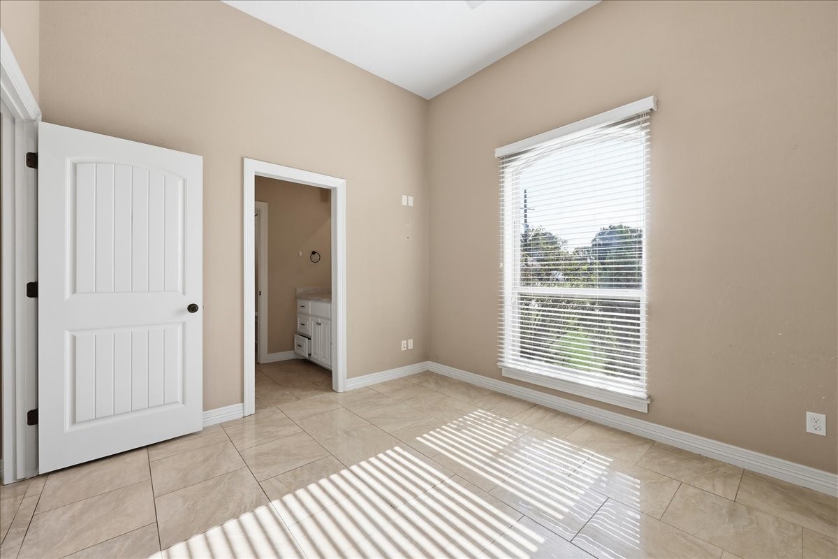 160 Colonial Estates Drive Property Photo 13