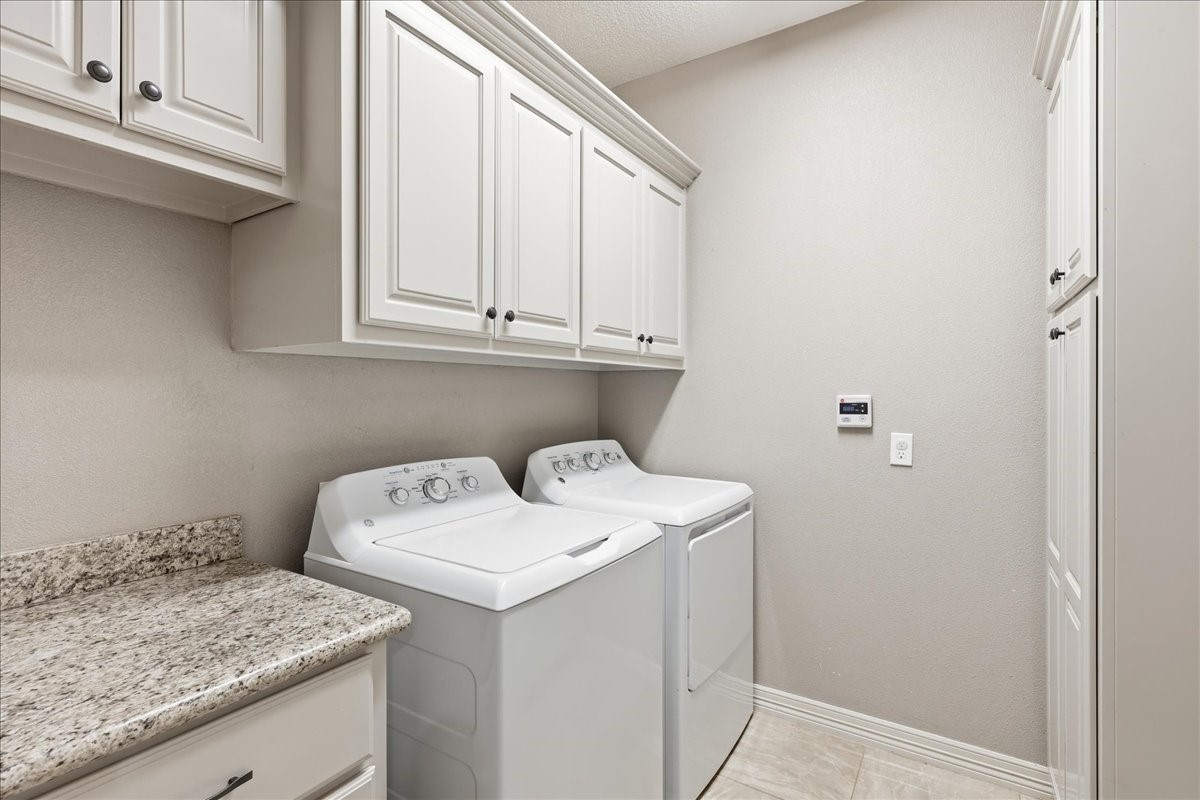 160 Colonial Estates Drive Property Photo 14