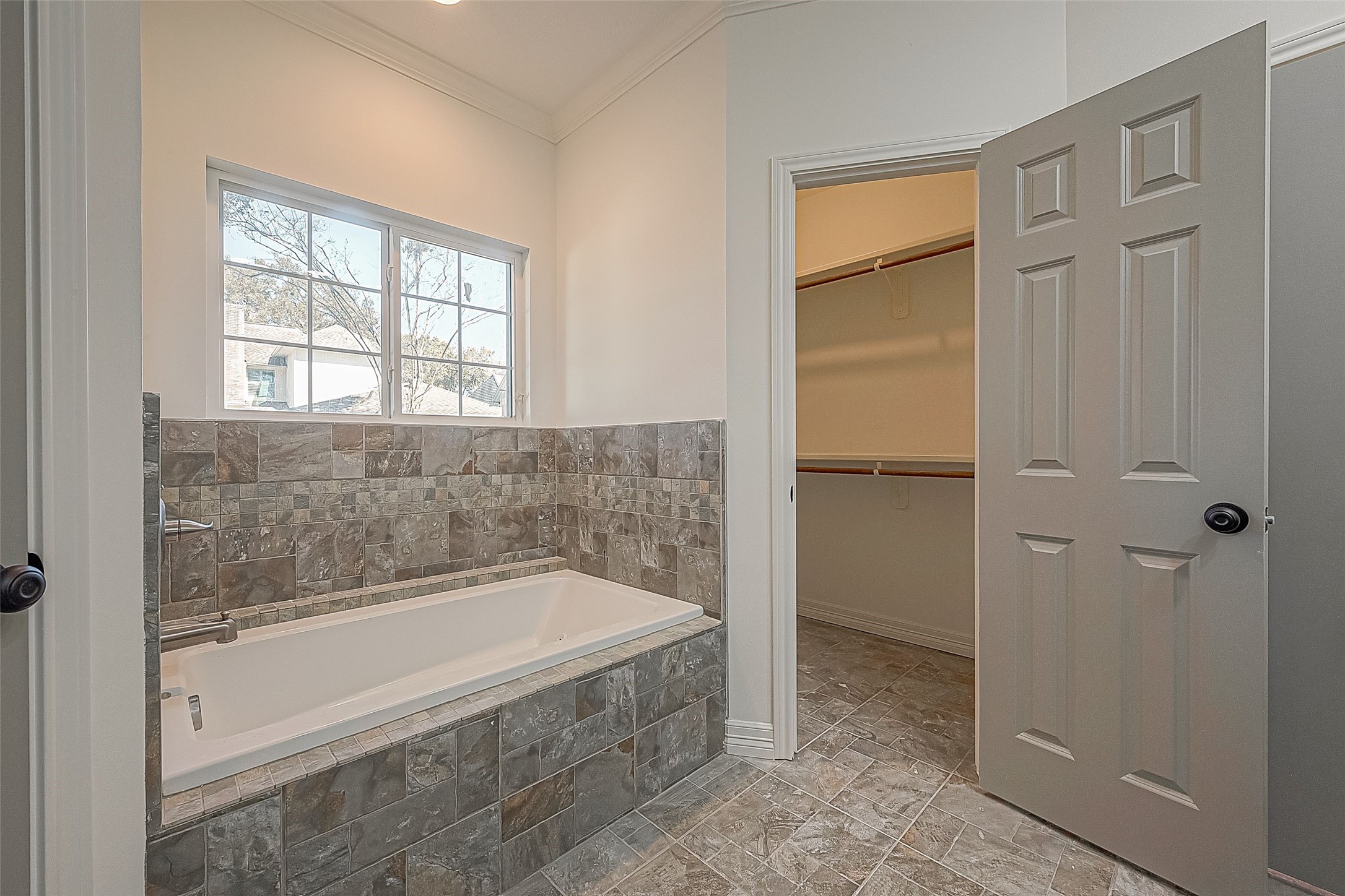 1015 Sugar Lakes Drive Property Photo 27