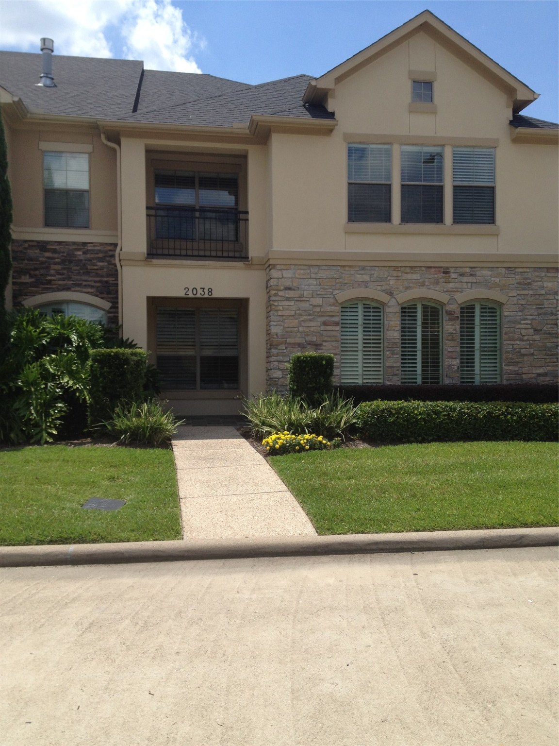 2038 Palm Forest Lane Property Photo 2