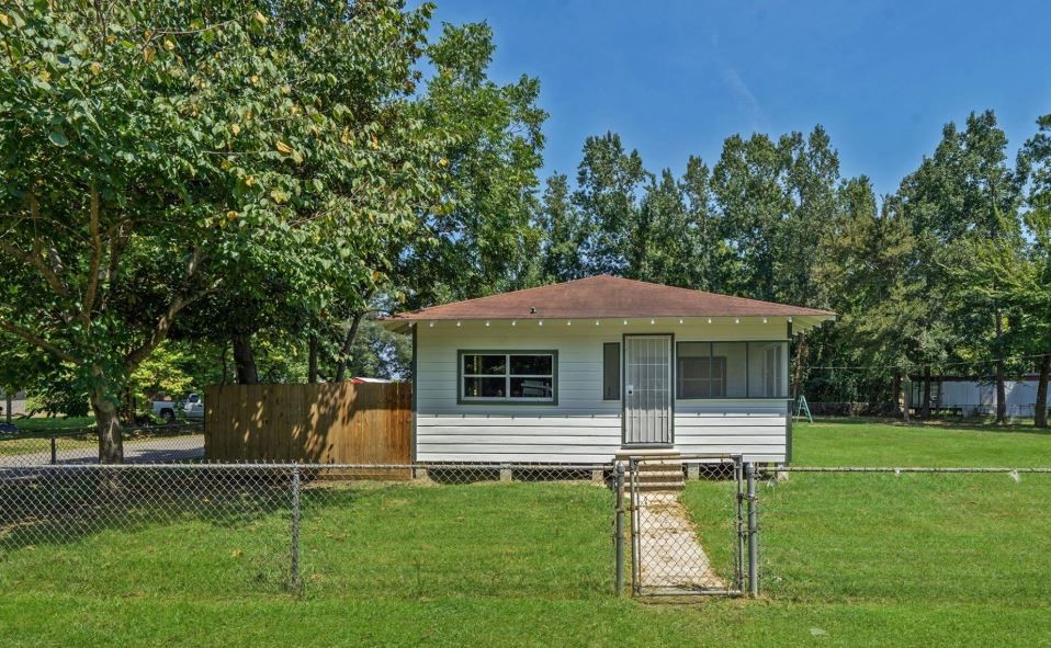 701 Clay Street Property Photo 2