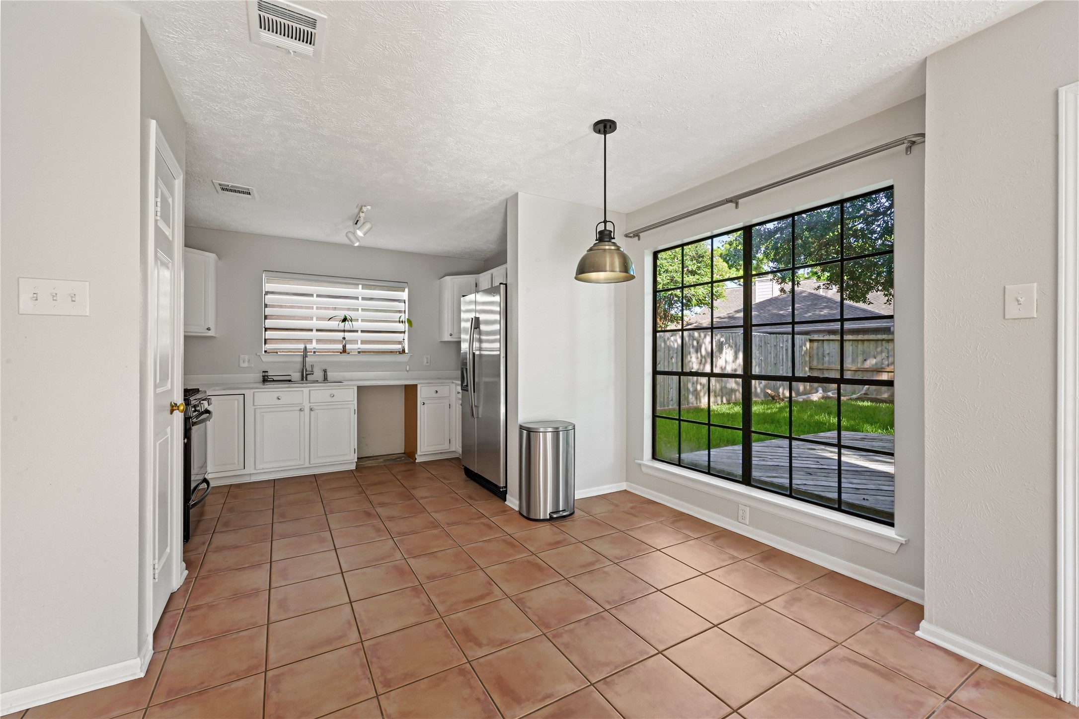 1555 Hillside Elm Street Property Photo 7