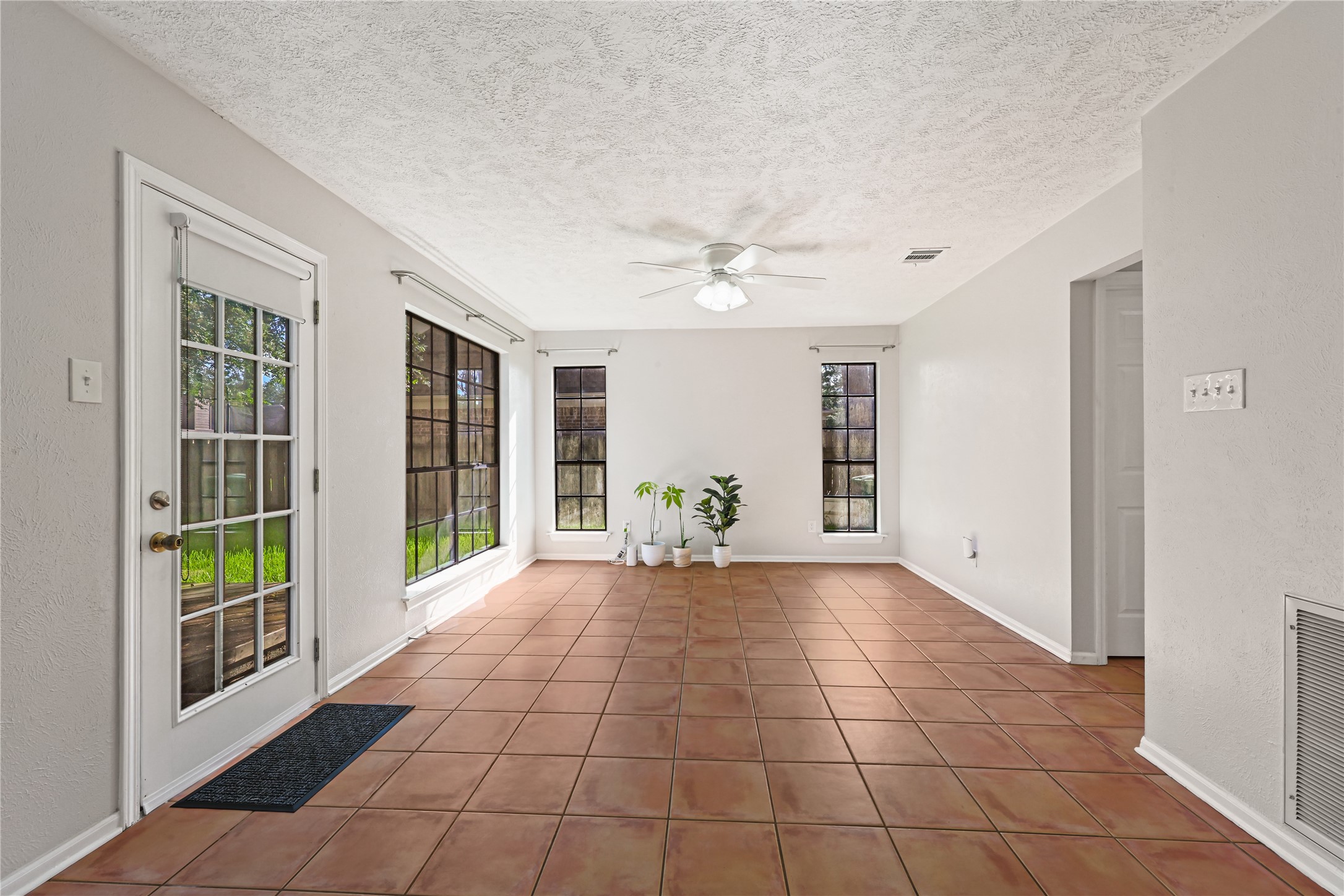 1555 Hillside Elm Street Property Photo 11