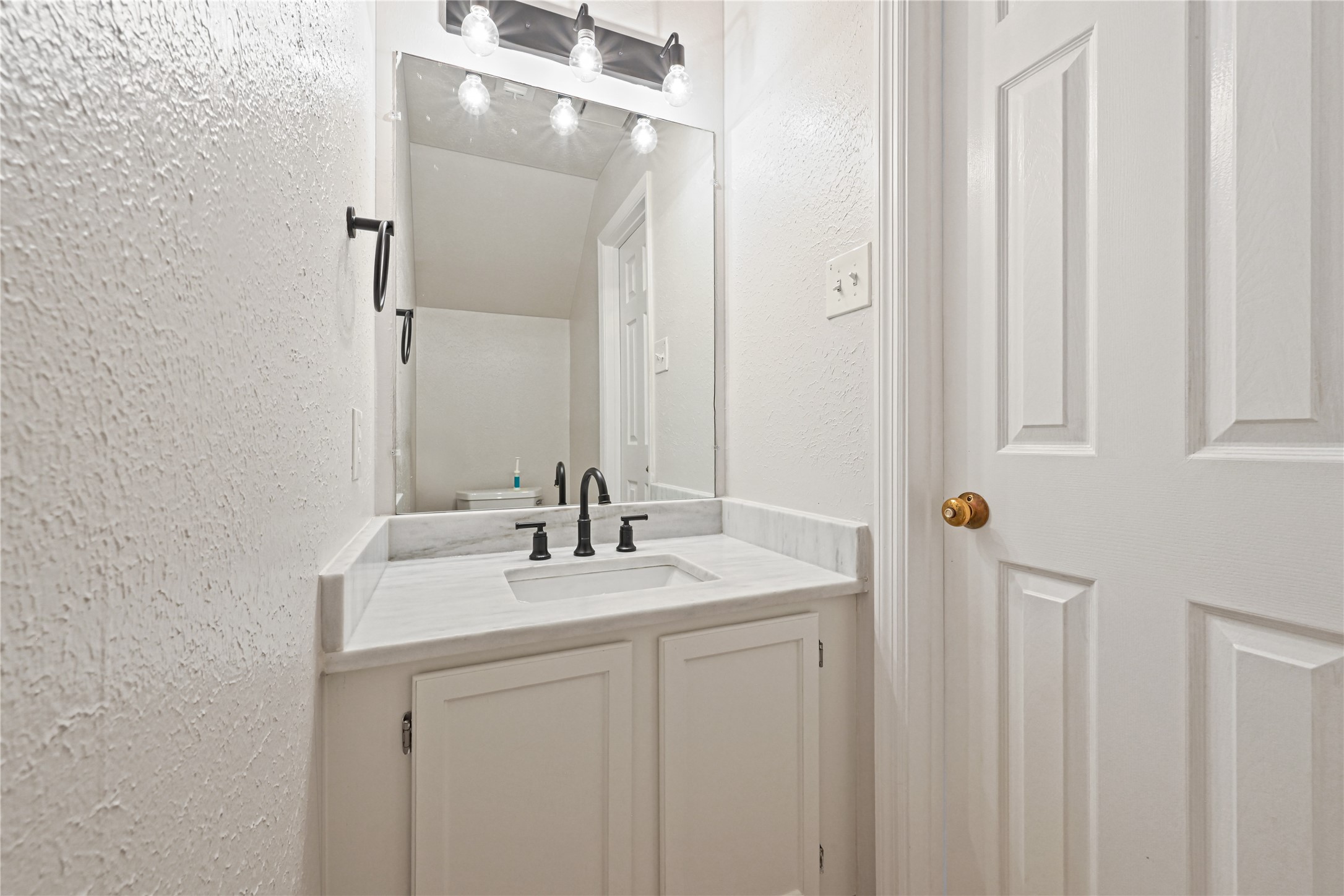 1555 Hillside Elm Street Property Photo 13