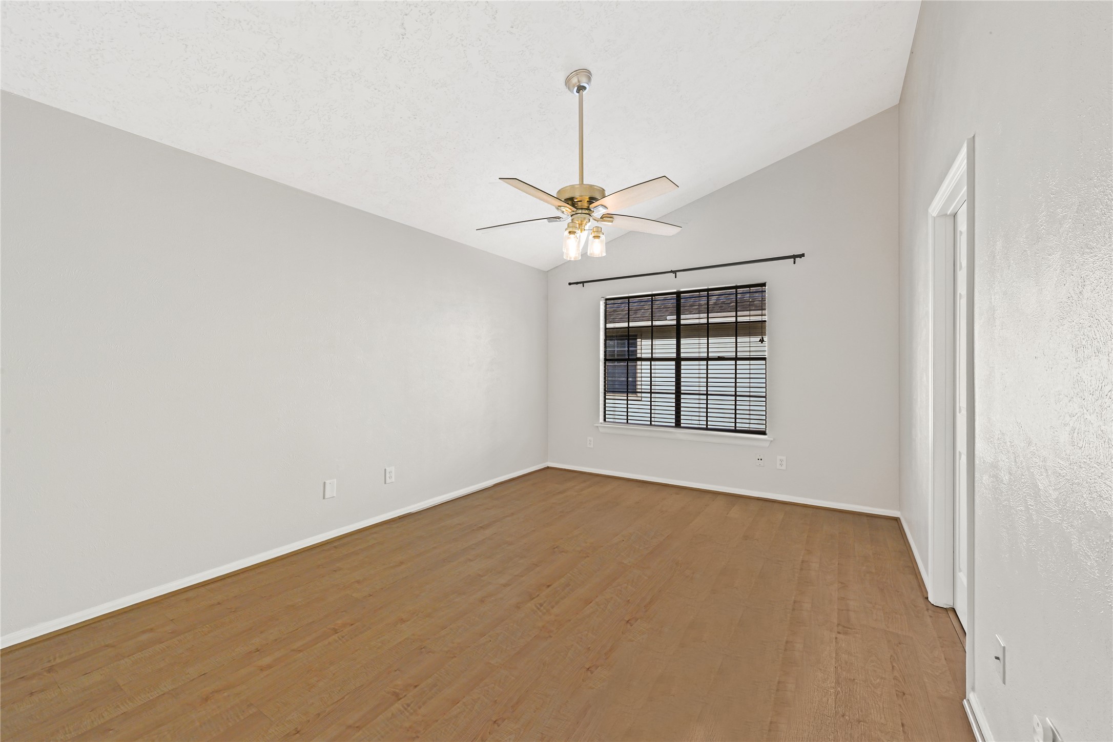 1555 Hillside Elm Street Property Photo 18