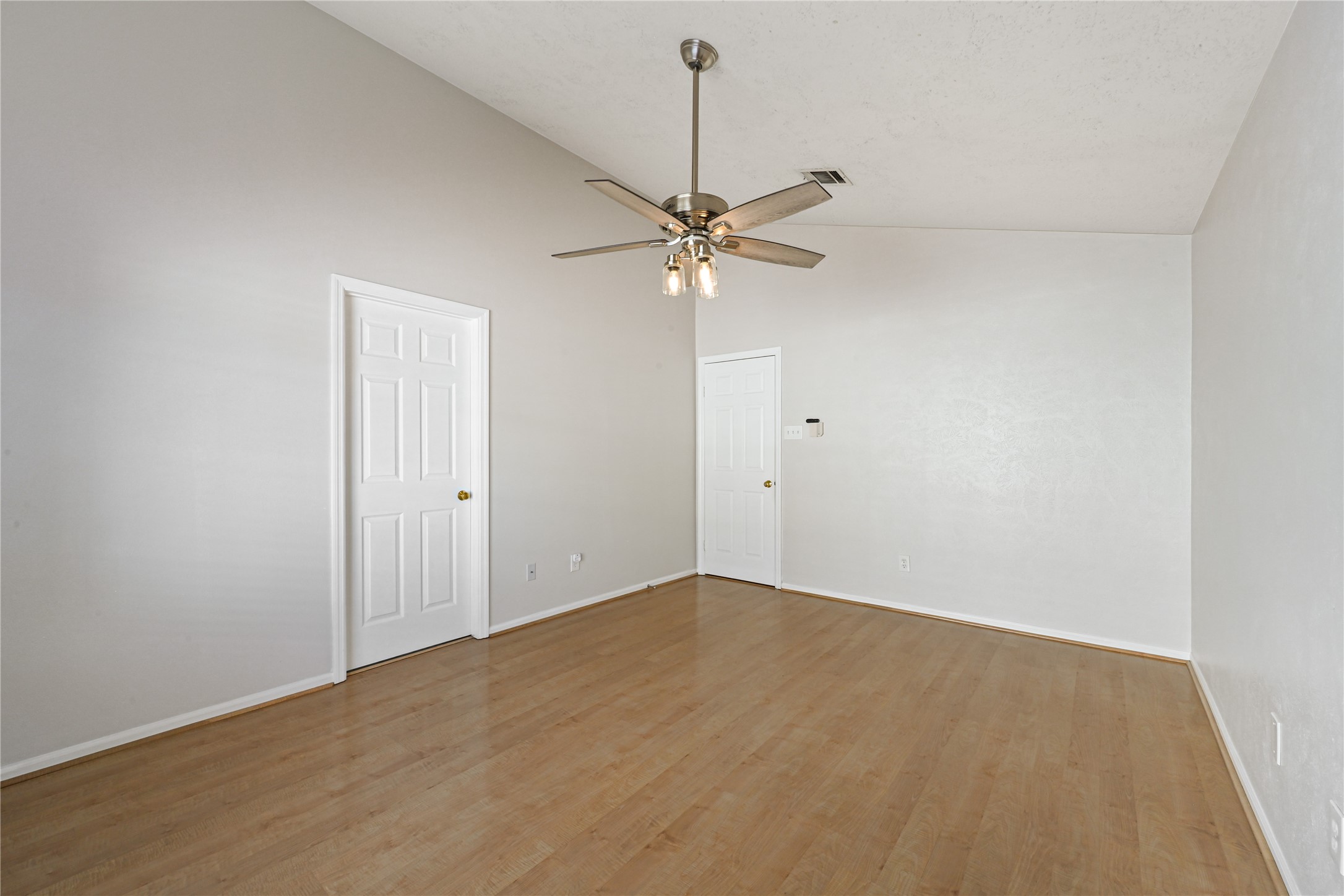 1555 Hillside Elm Street Property Photo 19