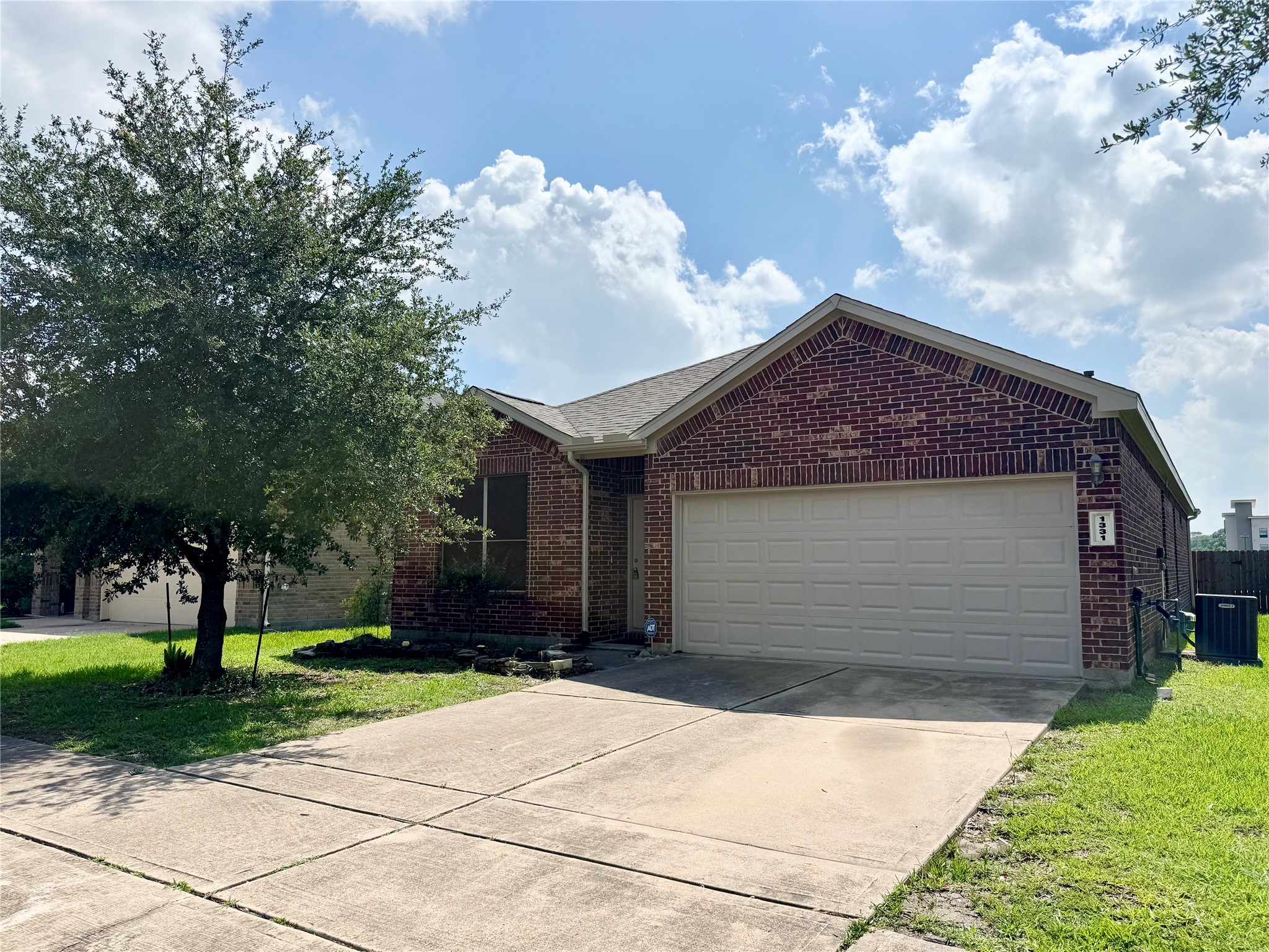 1331 S Maple Drive Property Photo 1