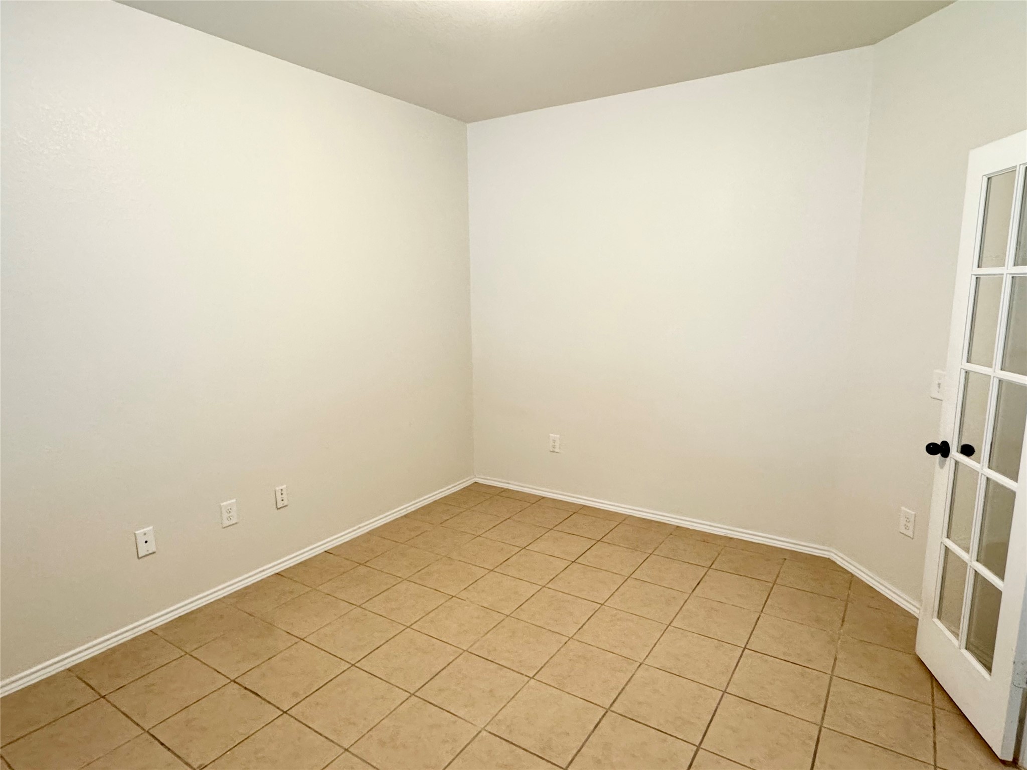 1331 S Maple Drive Property Photo 2