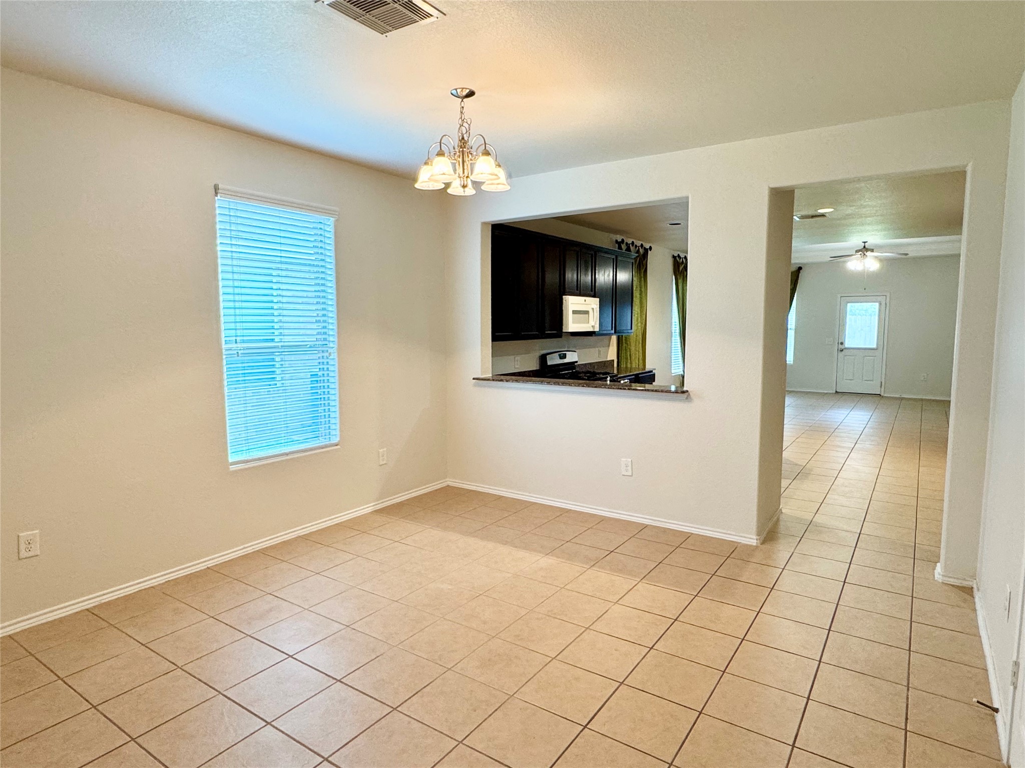 1331 S Maple Drive Property Photo 5
