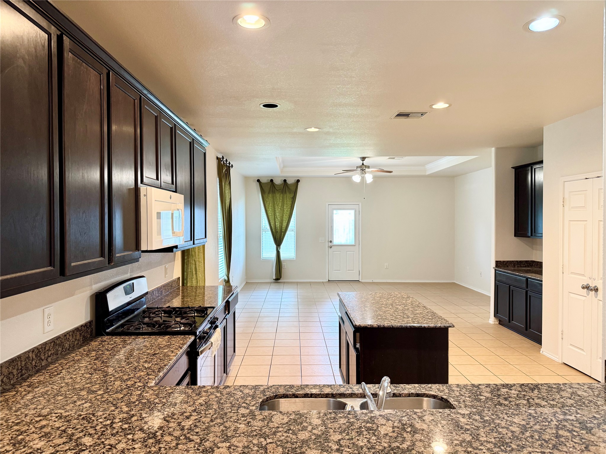 1331 S Maple Drive Property Photo 6