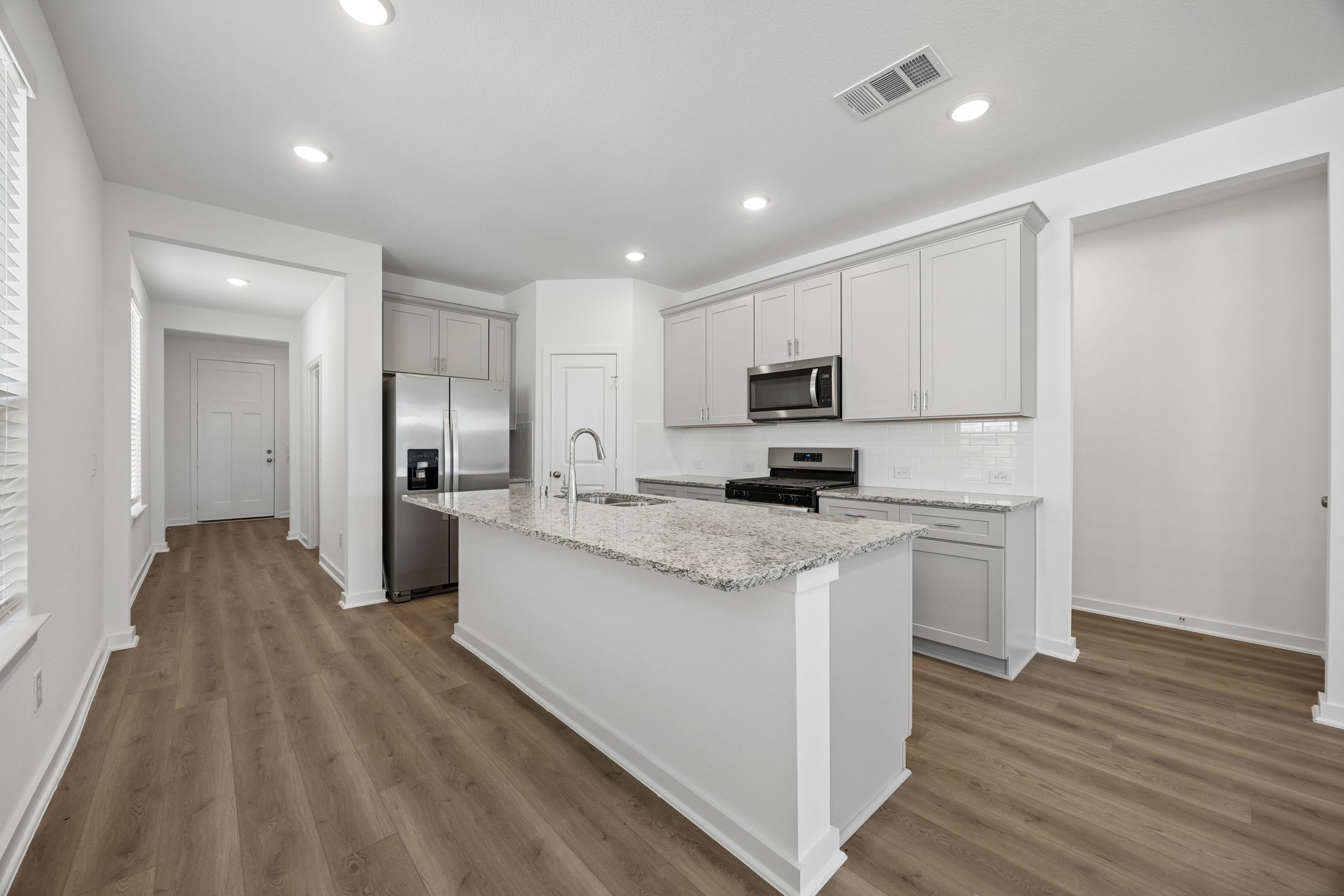 6927 Brilliance Drive Property Photo 4