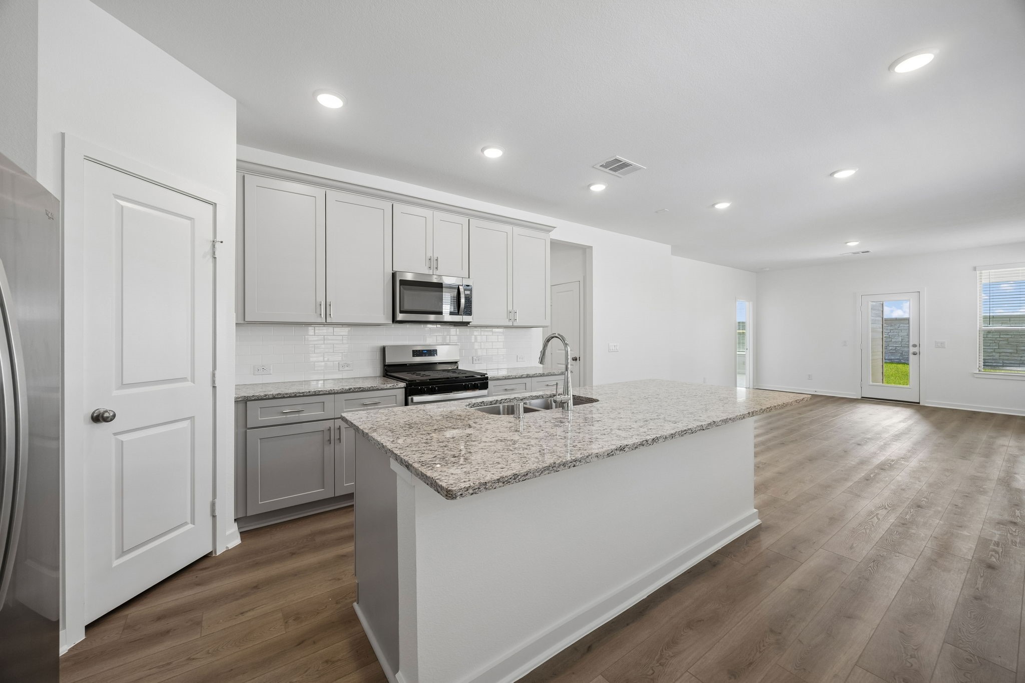 6927 Brilliance Drive Property Photo 6
