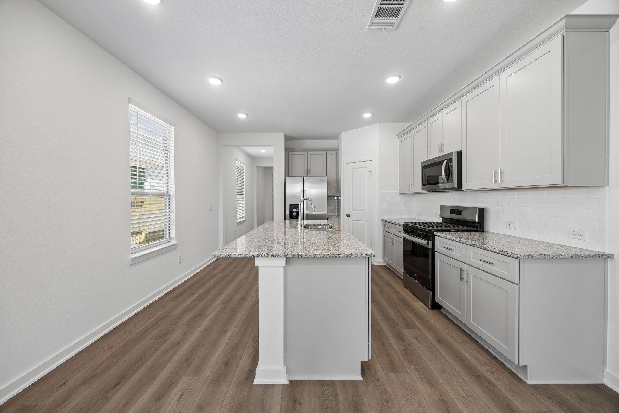 6927 Brilliance Drive Property Photo 7