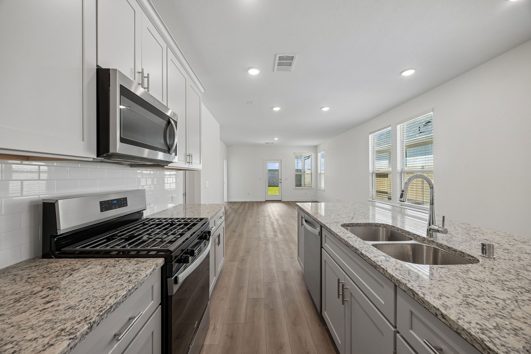 6927 Brilliance Drive Property Photo 8