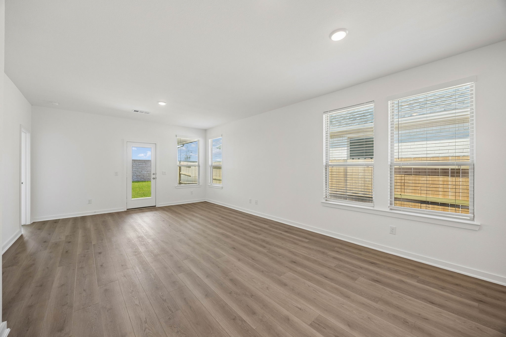 6927 Brilliance Drive Property Photo 12