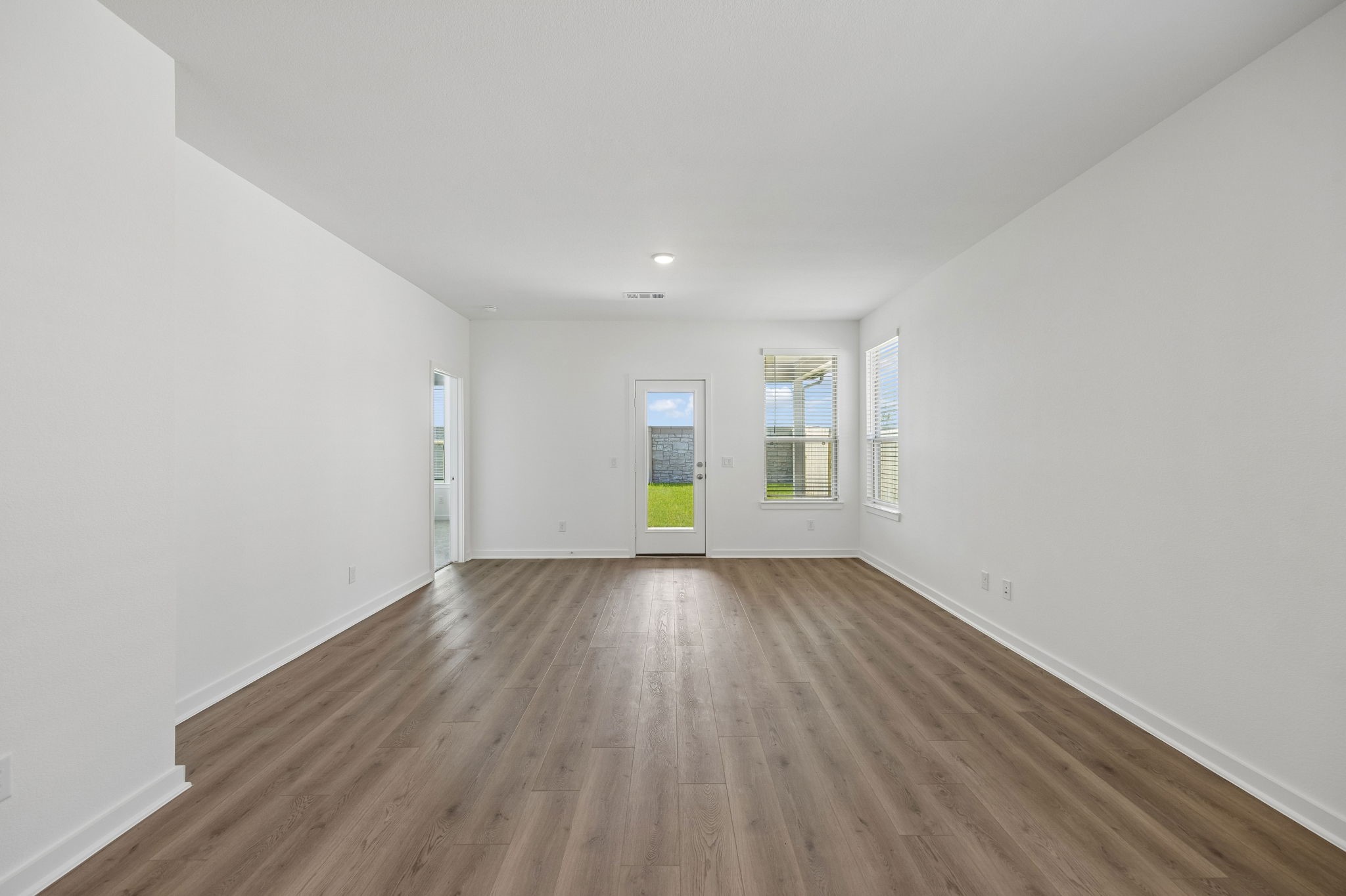 6927 Brilliance Drive Property Photo 14