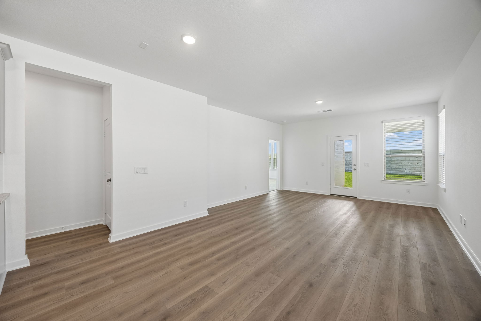 6927 Brilliance Drive Property Photo 15