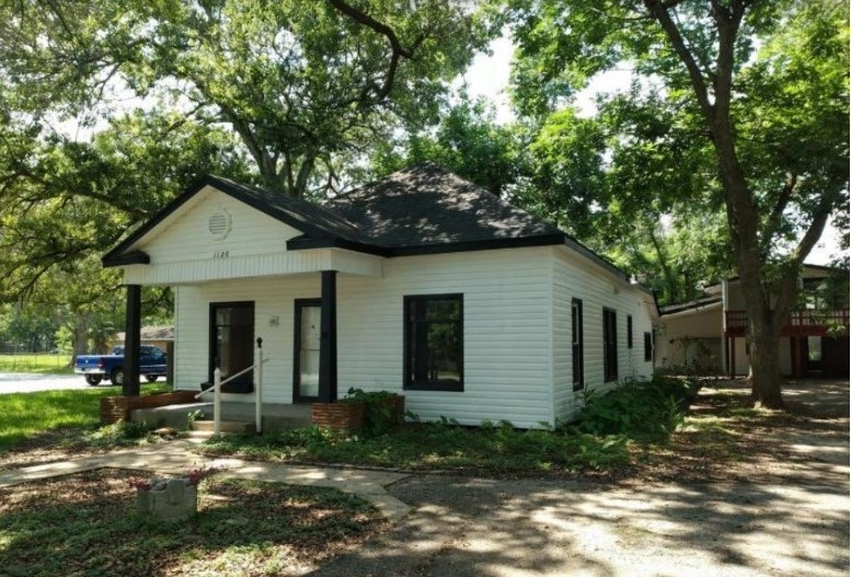 1120 W Robinson Street Property Photo