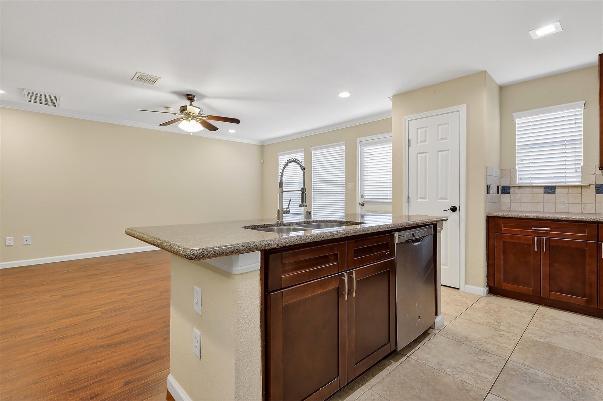 6119 Shadow Isle Lane Property Photo 10