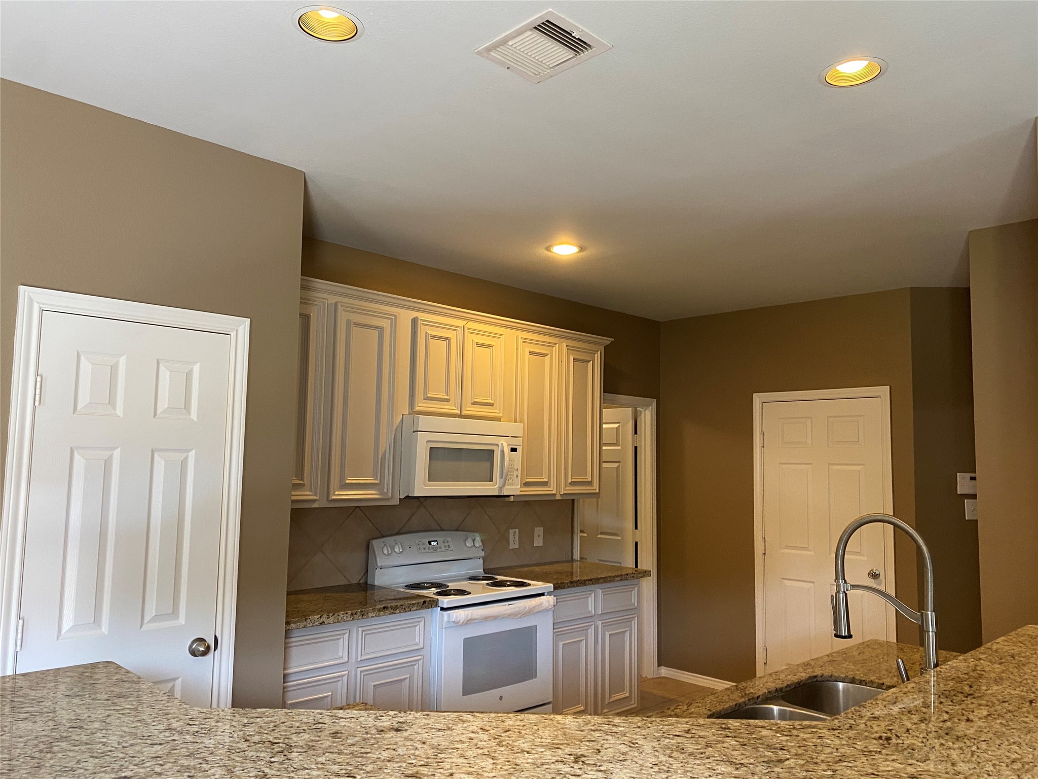 12718 Great Sands Drive Property Photo 6