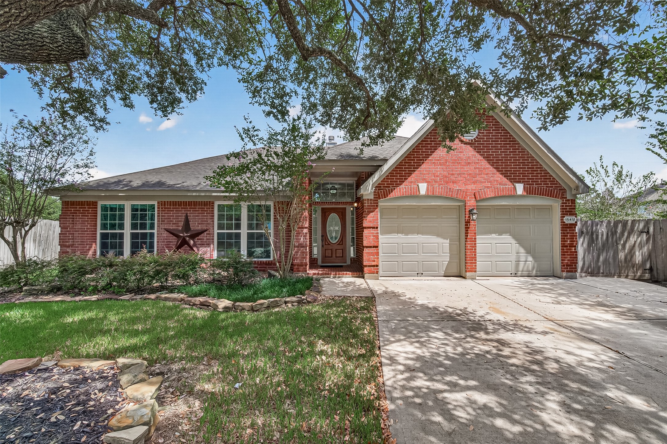 15418 Park Glen Drive Property Photo 1