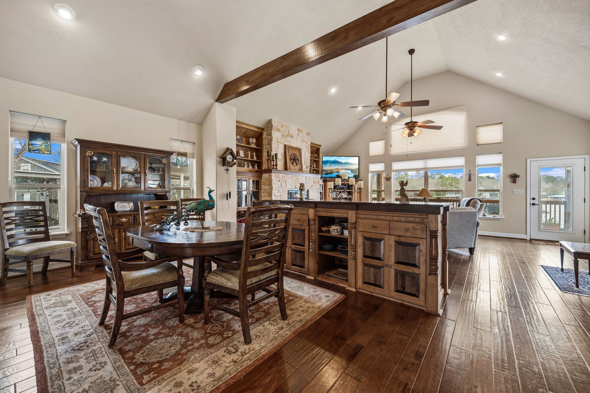 507 W Lake Shore Drive Property Photo 4