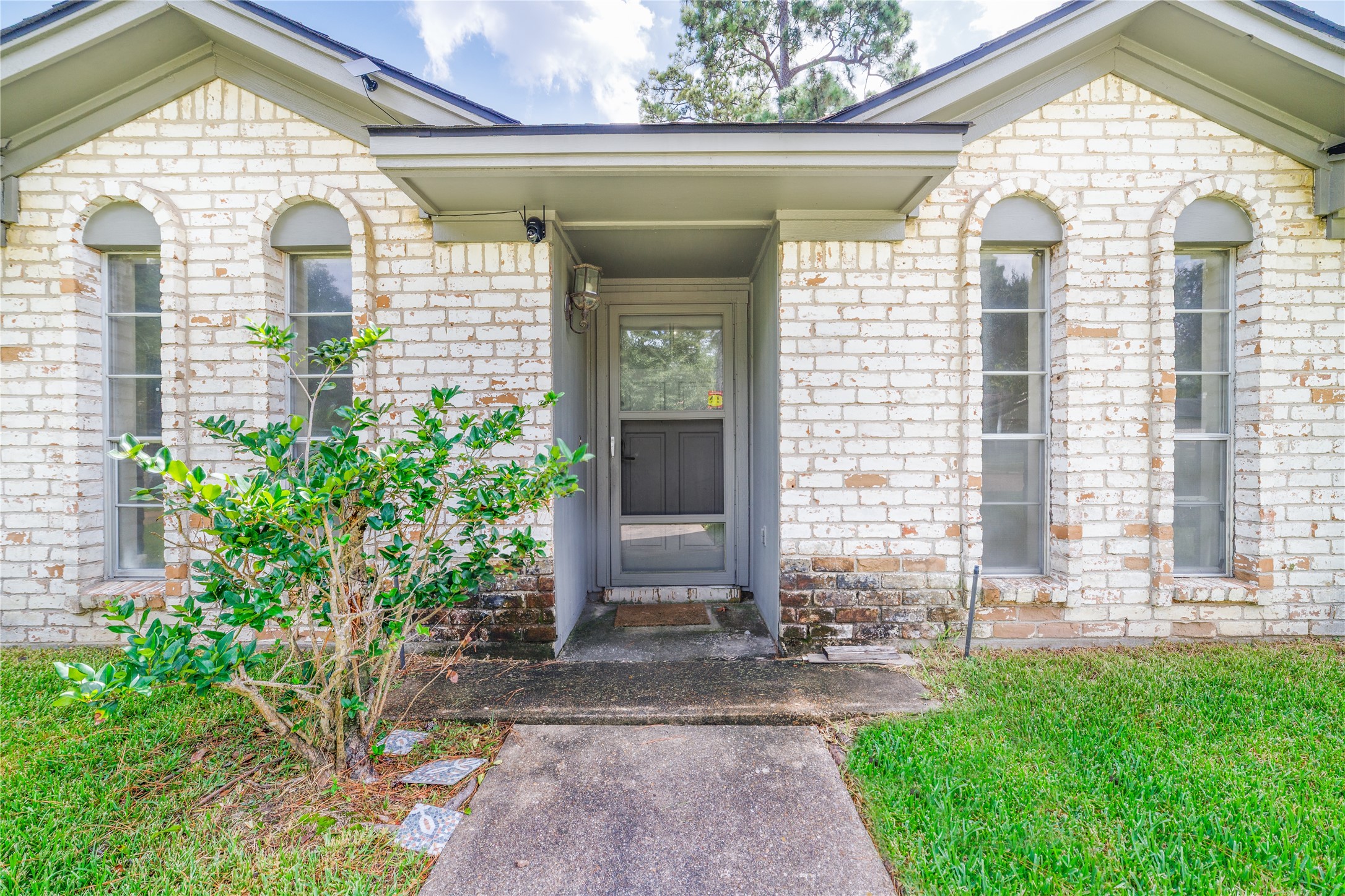 23230 Canyon Lake Drive Property Photo 3
