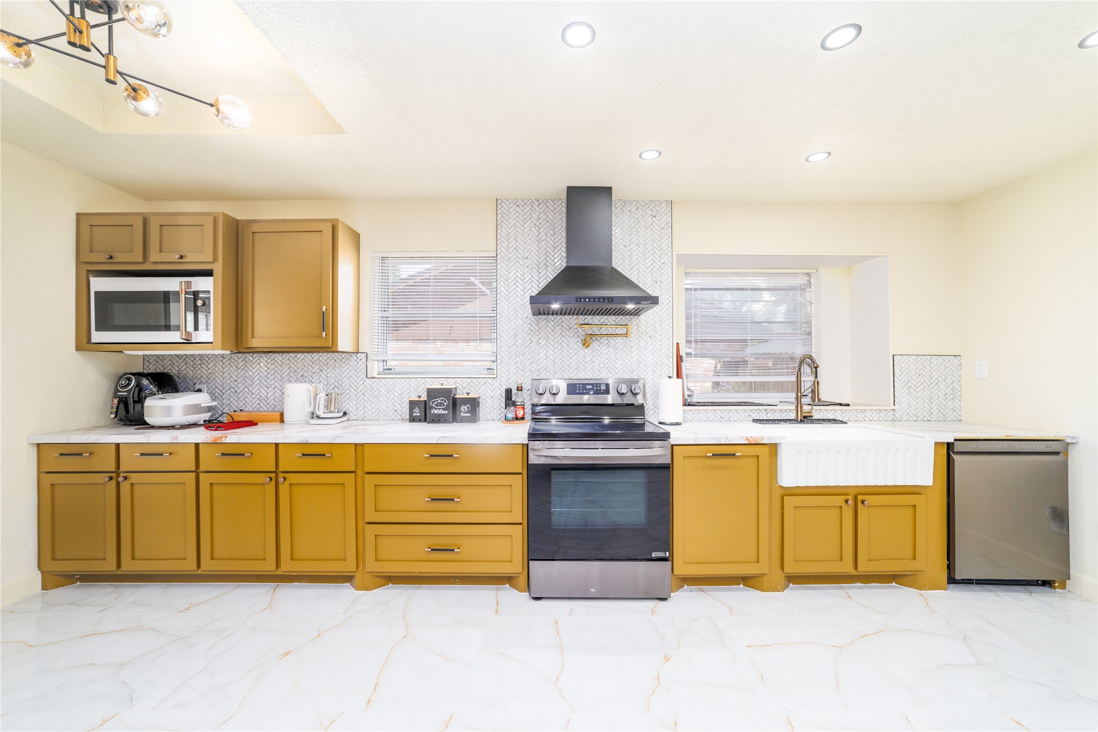 23230 Canyon Lake Drive Property Photo 6