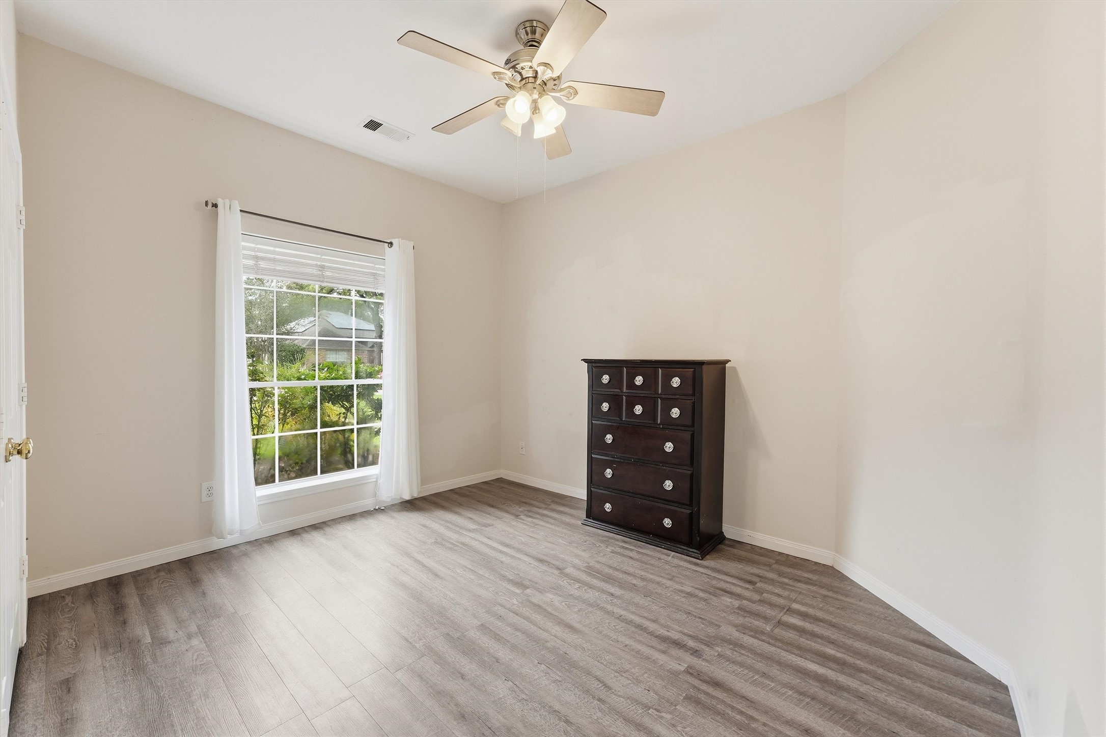 20007 Powerscourt Drive Property Photo 15