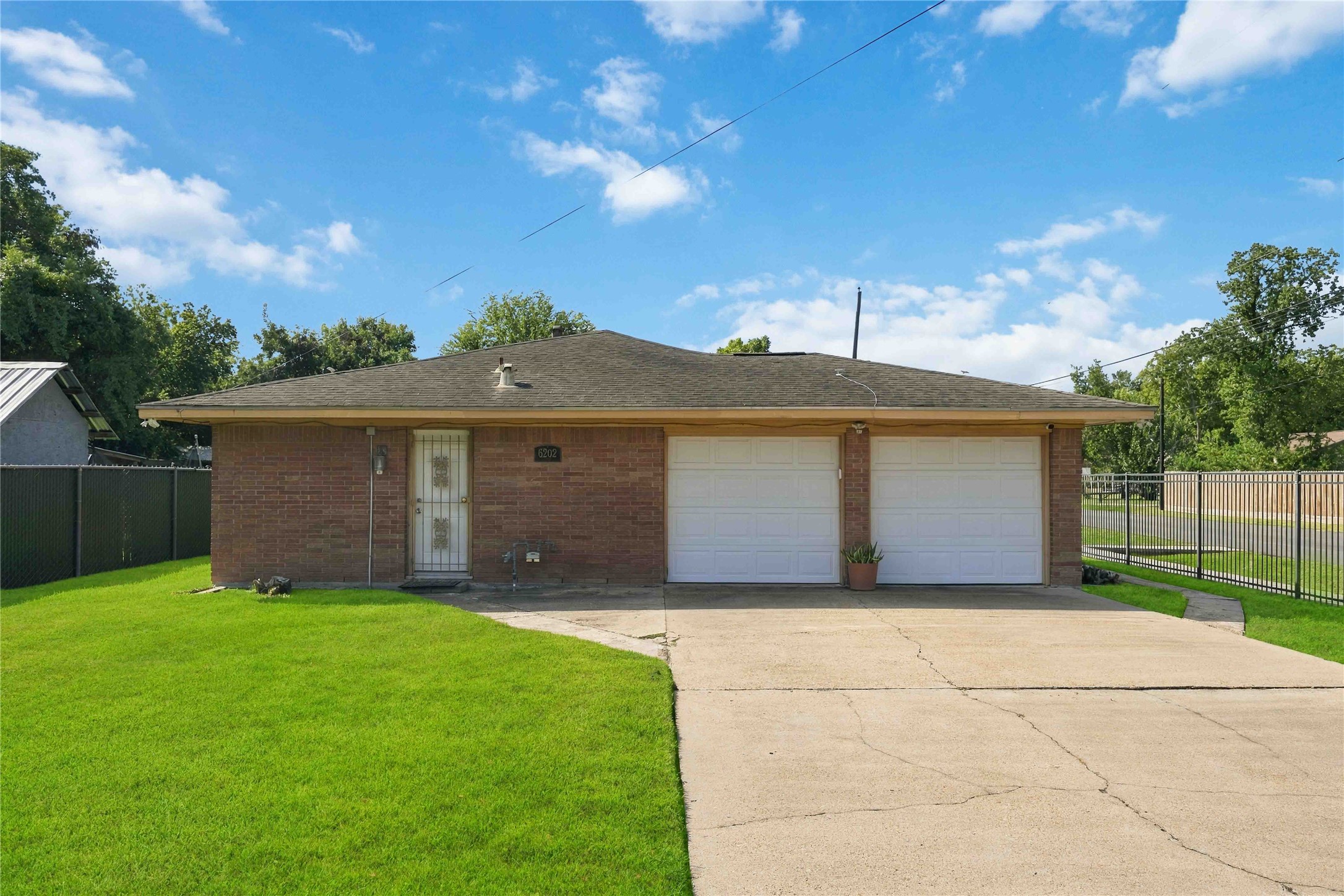 6202 Crane Street Property Photo 2