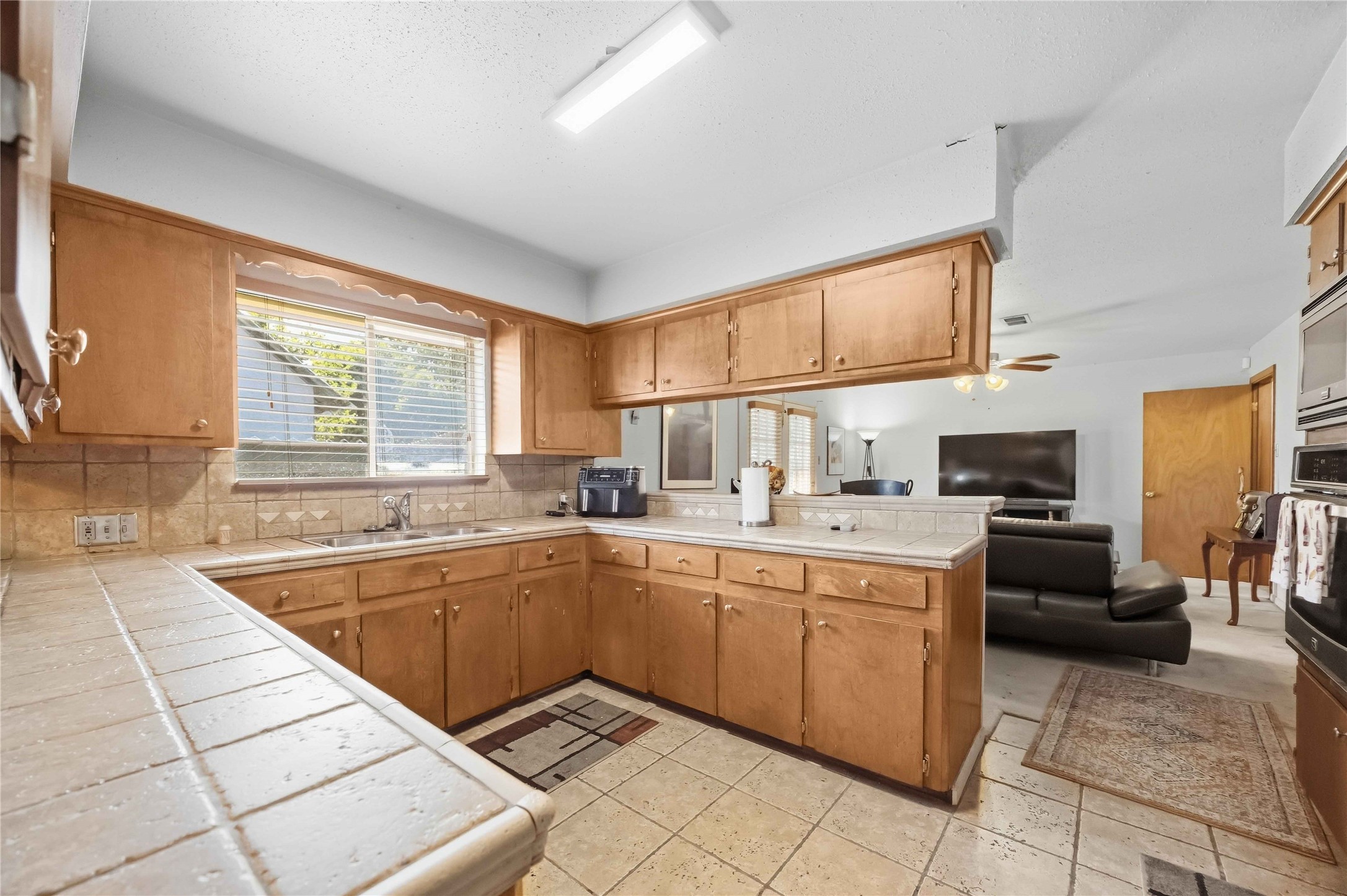6202 Crane Street Property Photo 9