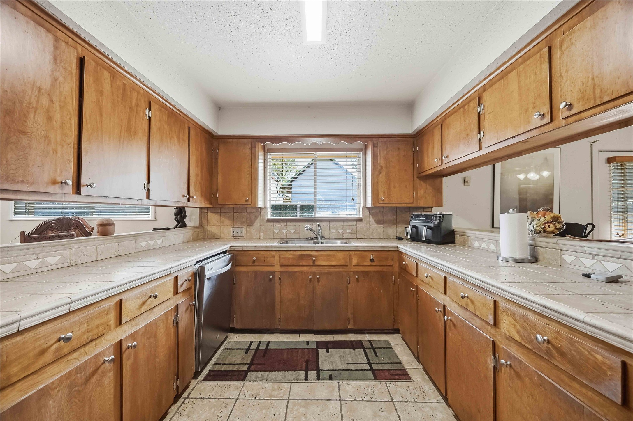 6202 Crane Street Property Photo 10