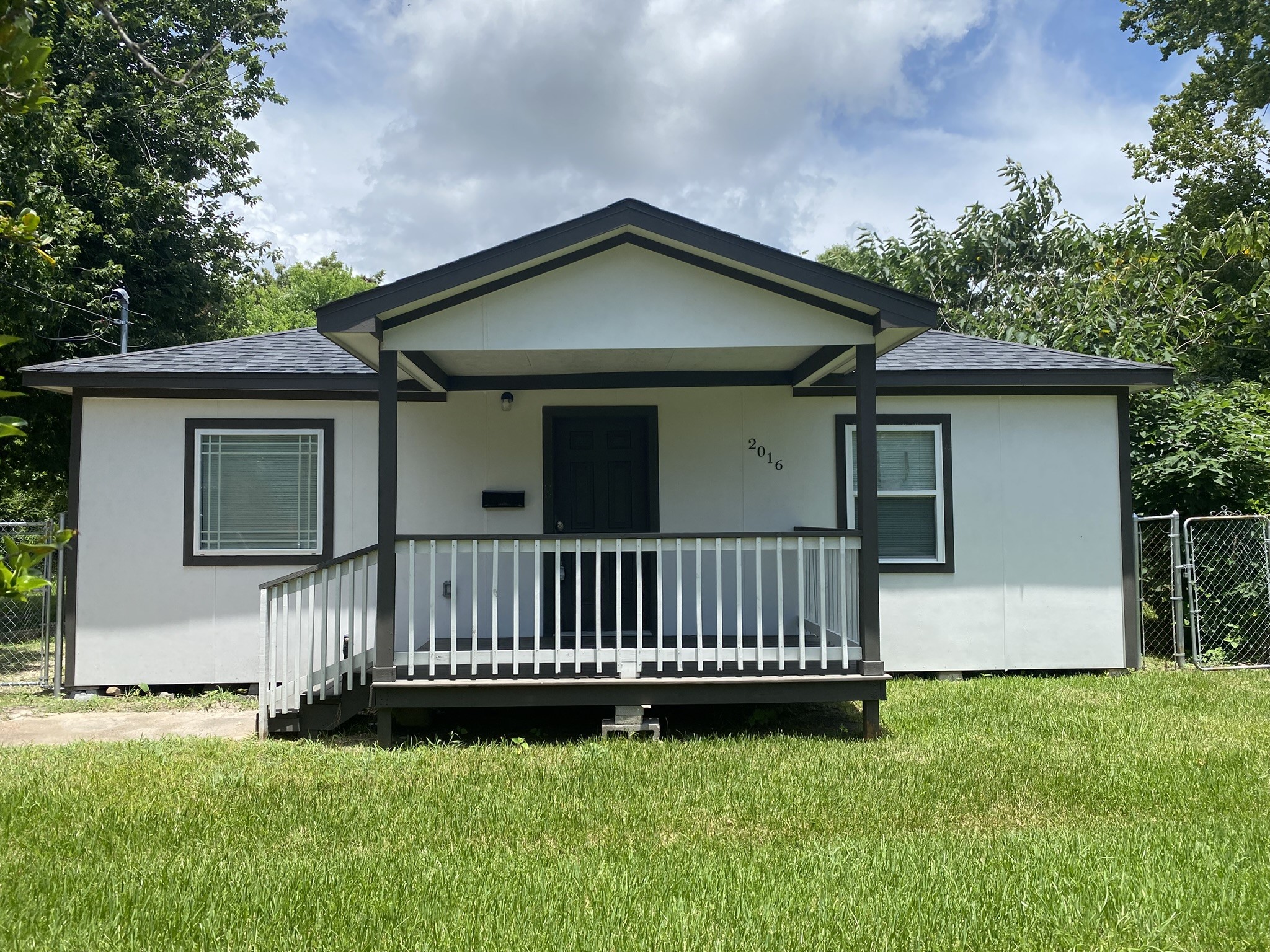 2016 Magnolia Drive Property Photo 1