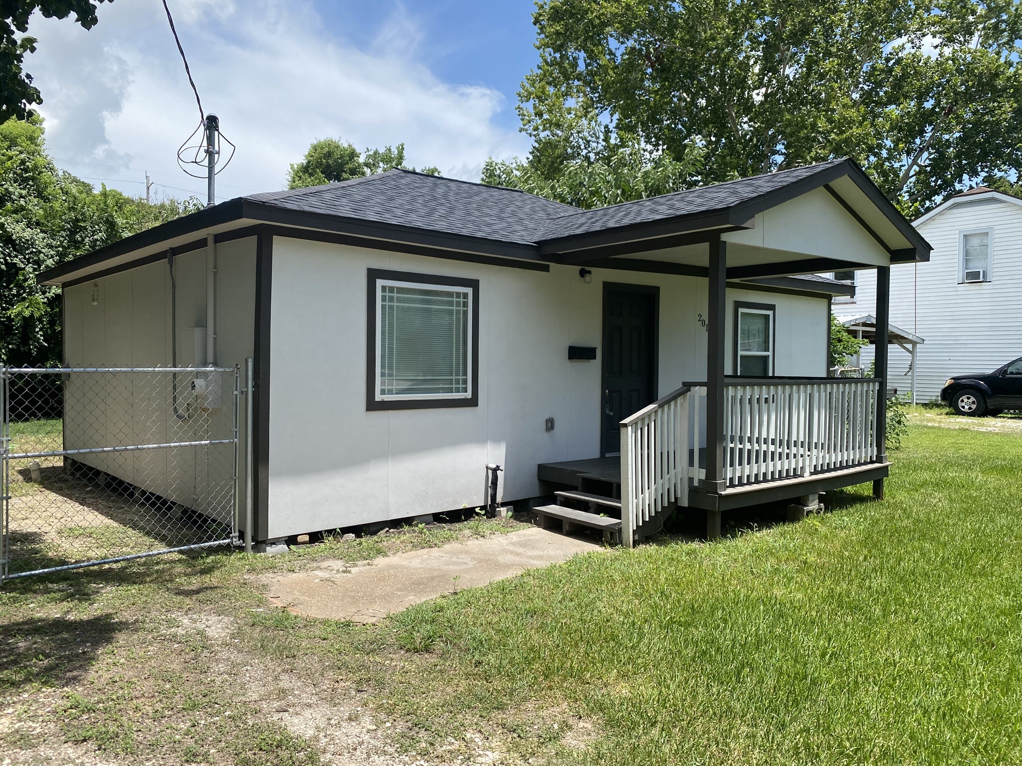 2016 Magnolia Drive Property Photo 4