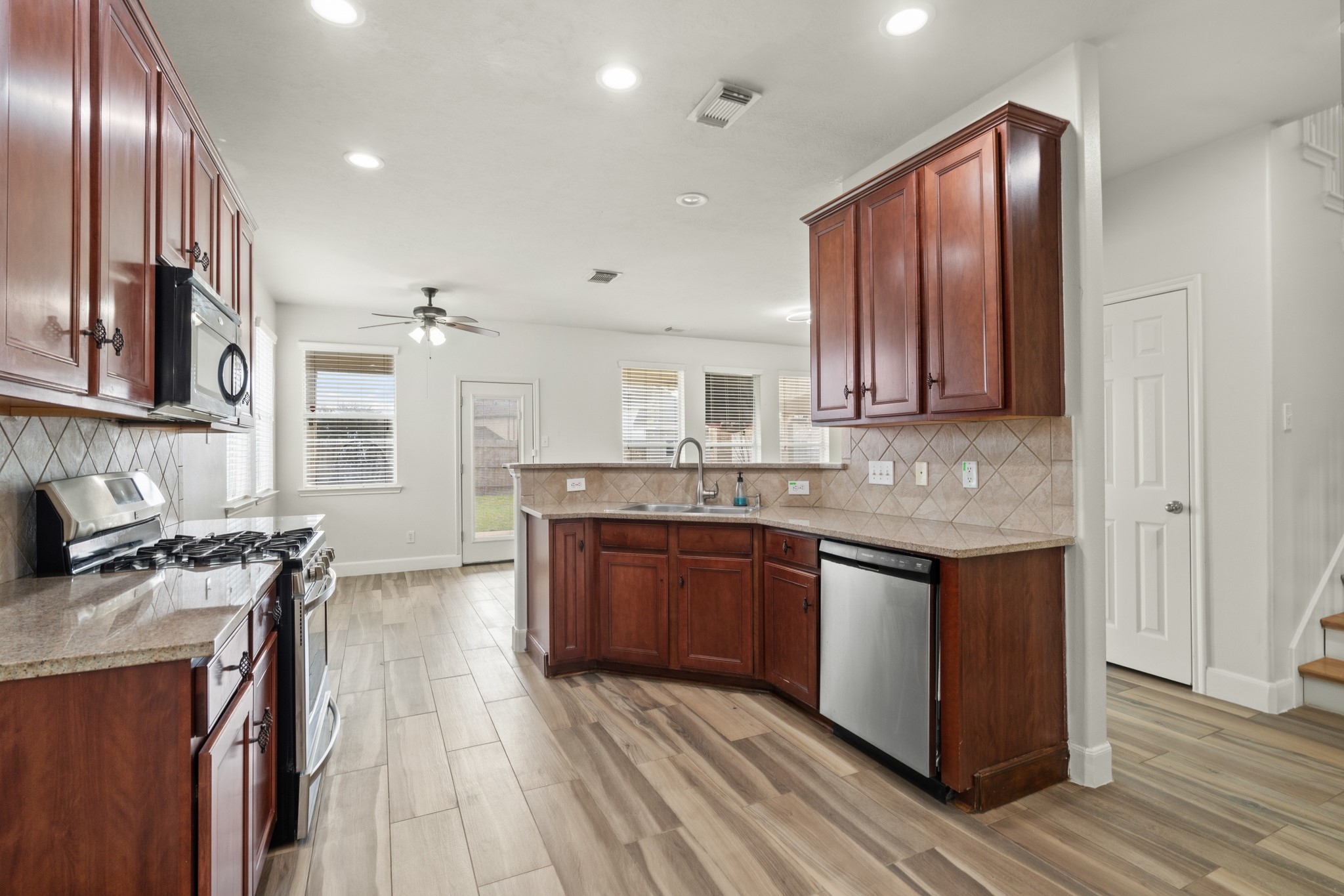 15238 Olmstead Park Drive Property Photo 9