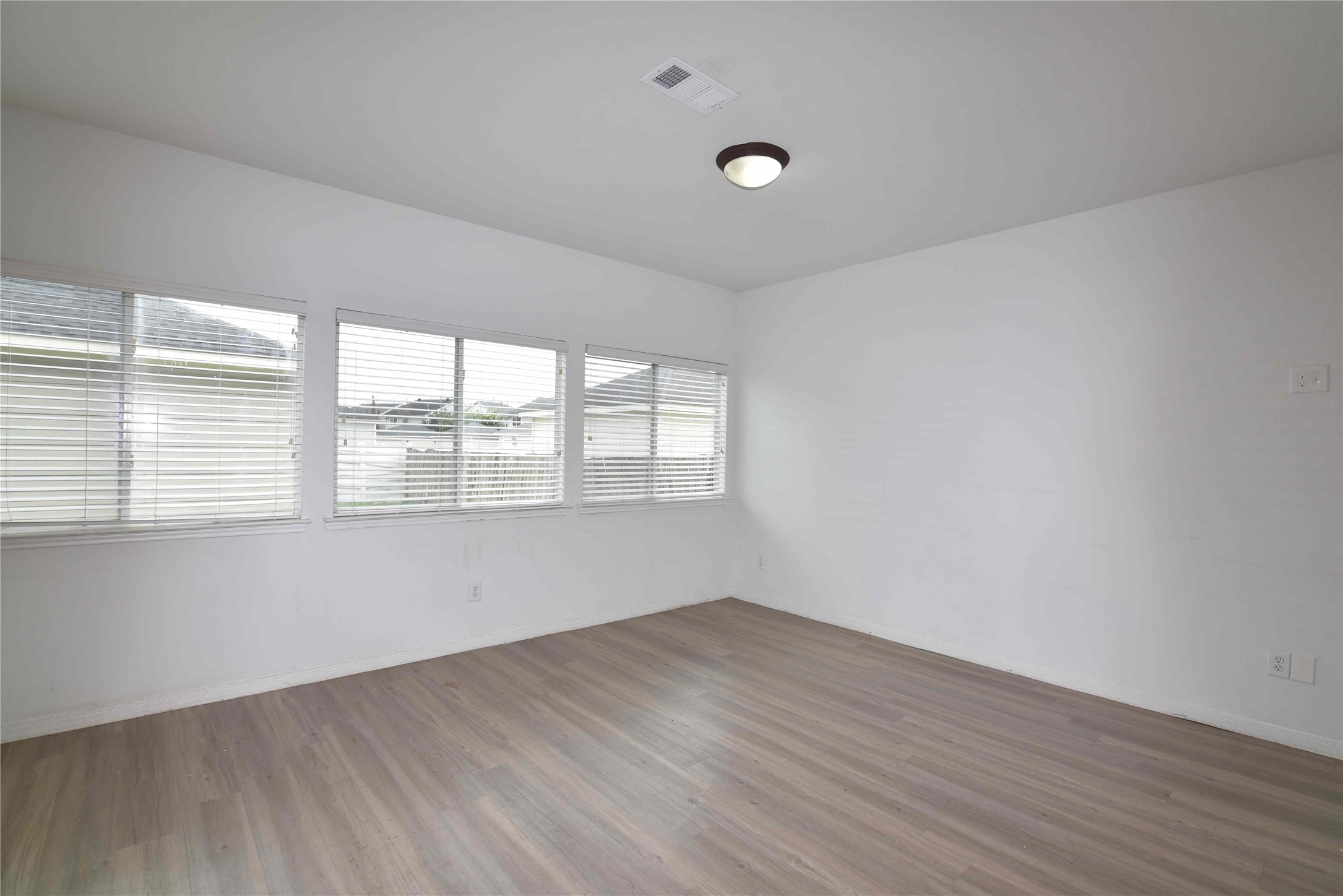 11912 Prior Park Drive Property Photo 2