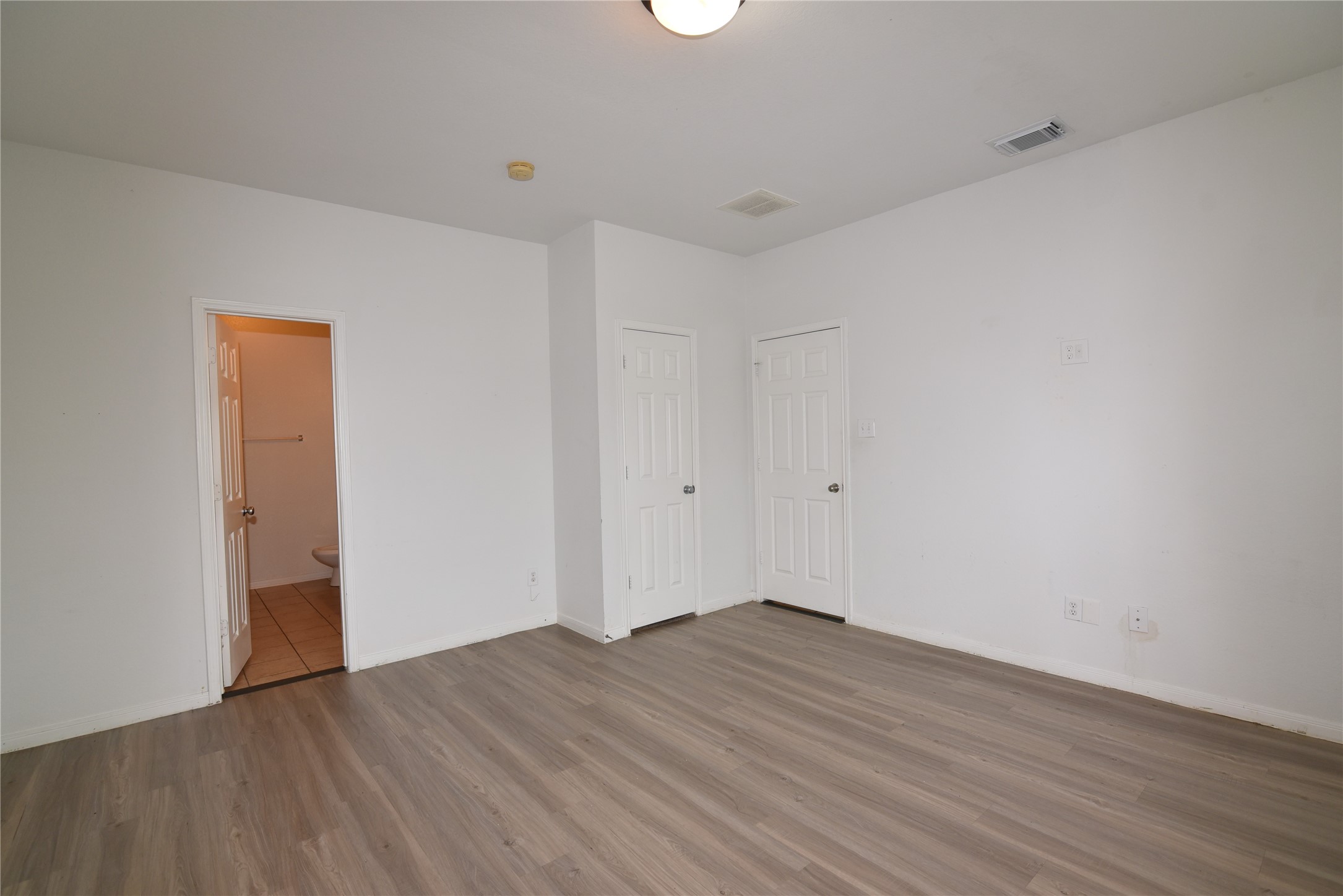 11912 Prior Park Drive Property Photo 9