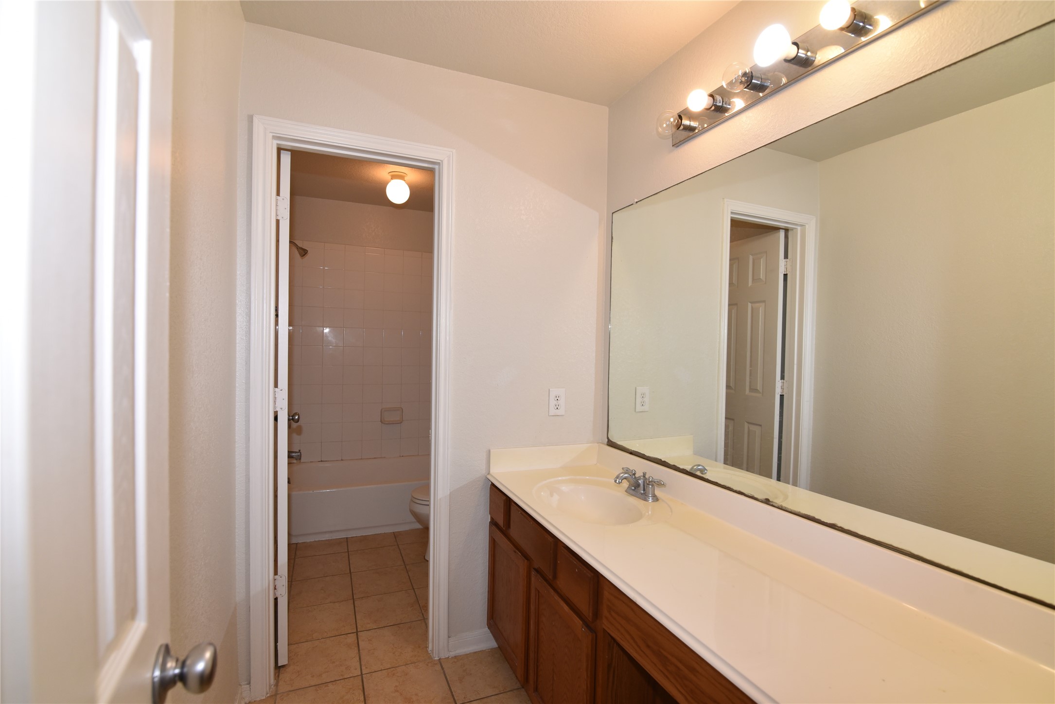 11912 Prior Park Drive Property Photo 18