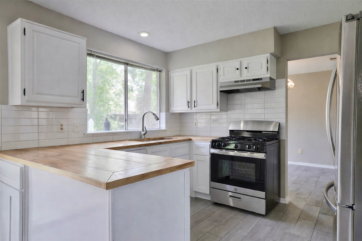 15918 Pinyon Creek Drive Property Photo 10
