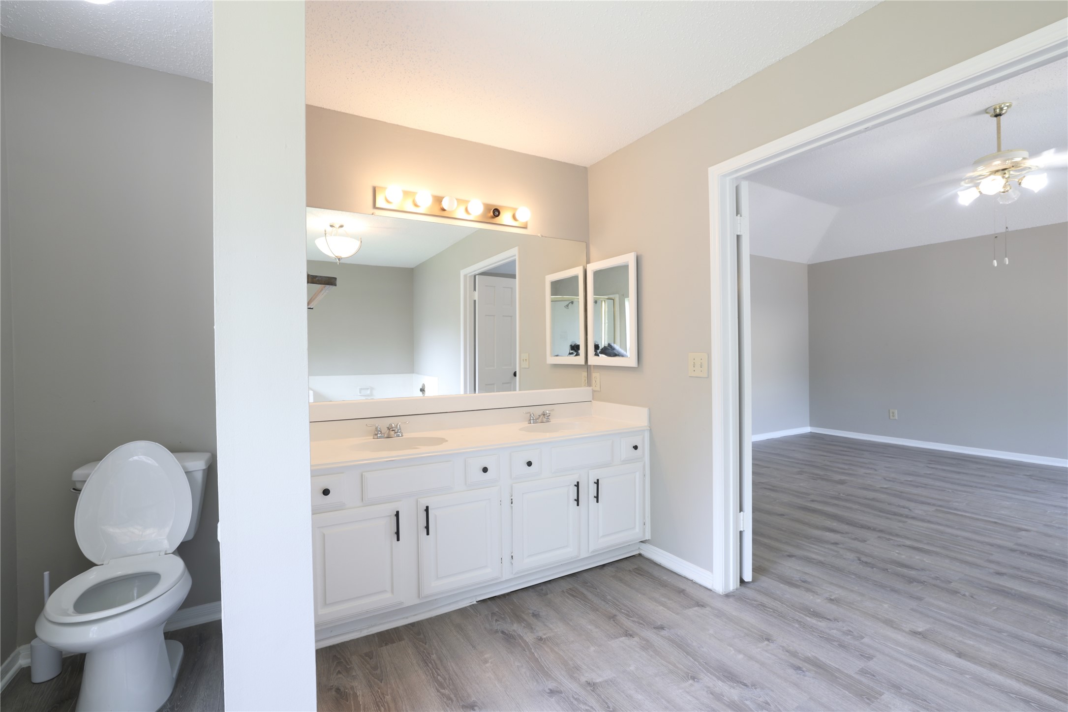 15918 Pinyon Creek Drive Property Photo 11