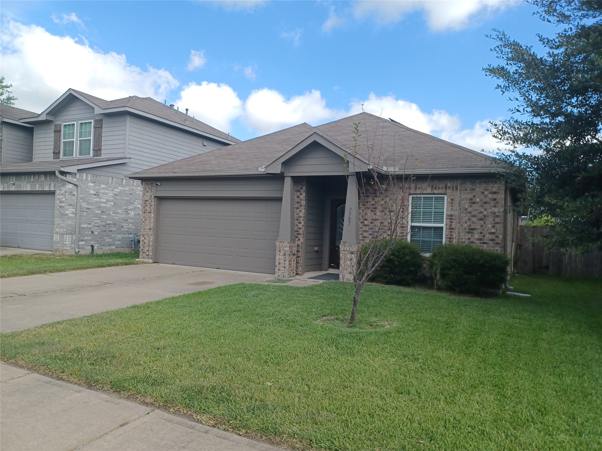 7707 Retama Terrace Lane Property Photo 2