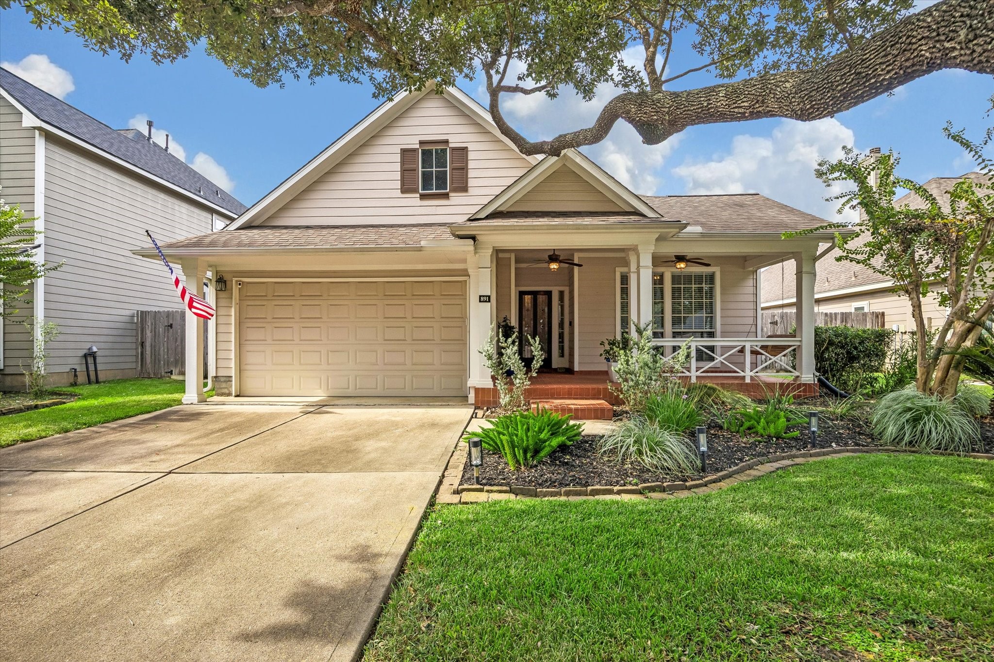 891 Victoria Lakes Drive Property Photo 1