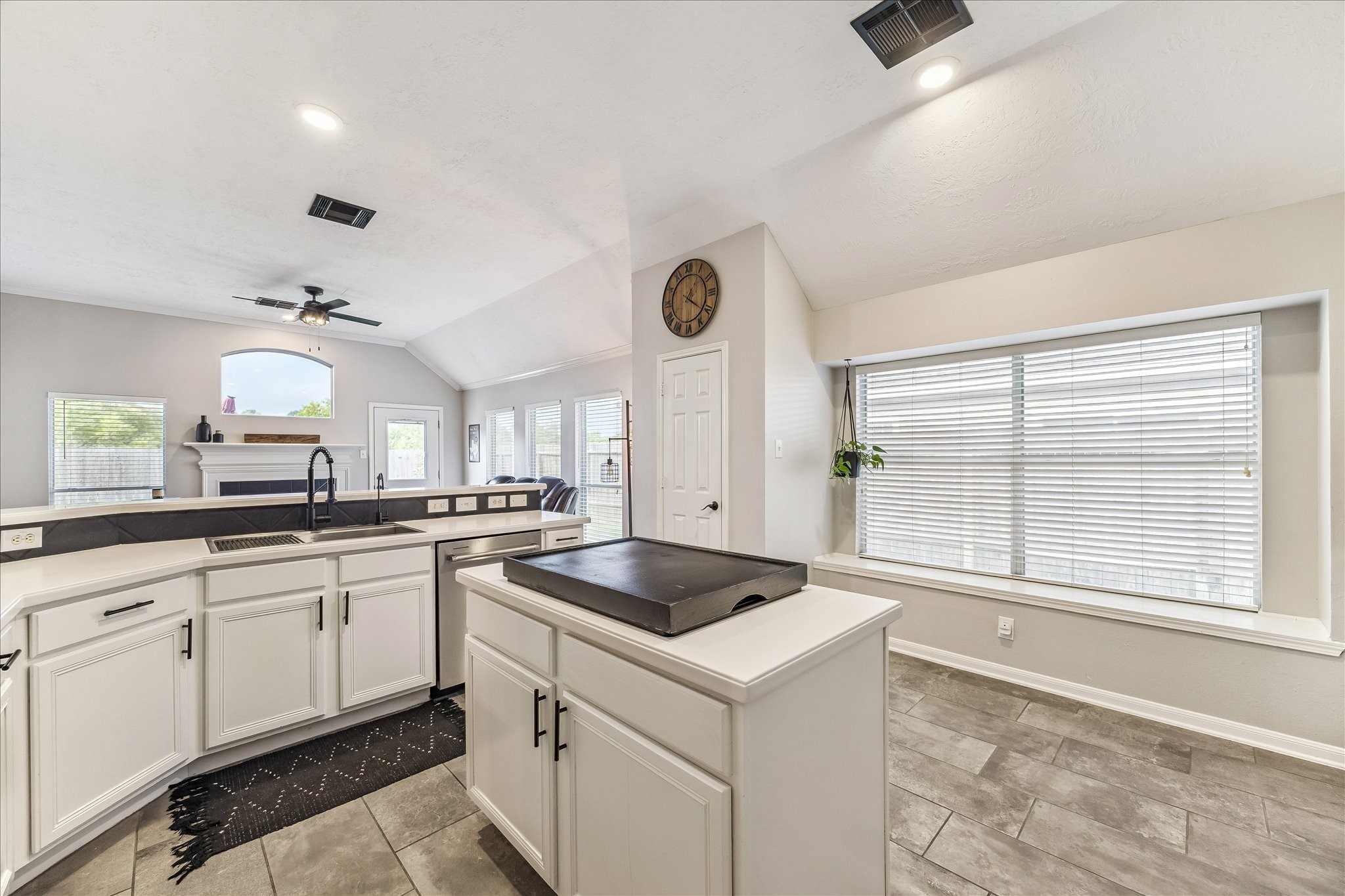 891 Victoria Lakes Drive Property Photo 12