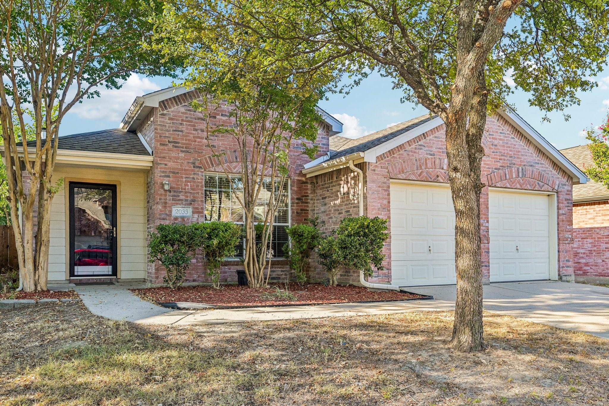 2033 Tanur Cascade Drive Property Photo 2