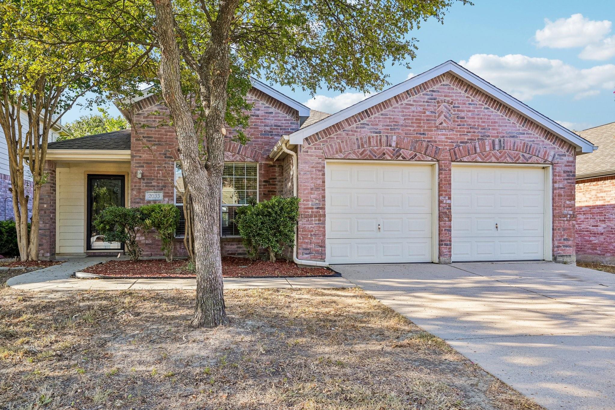 2033 Tanur Cascade Drive Property Photo 3