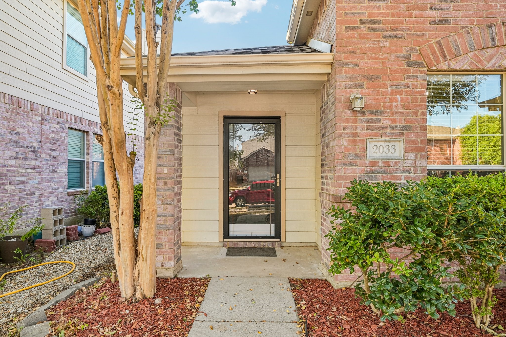 2033 Tanur Cascade Drive Property Photo 4