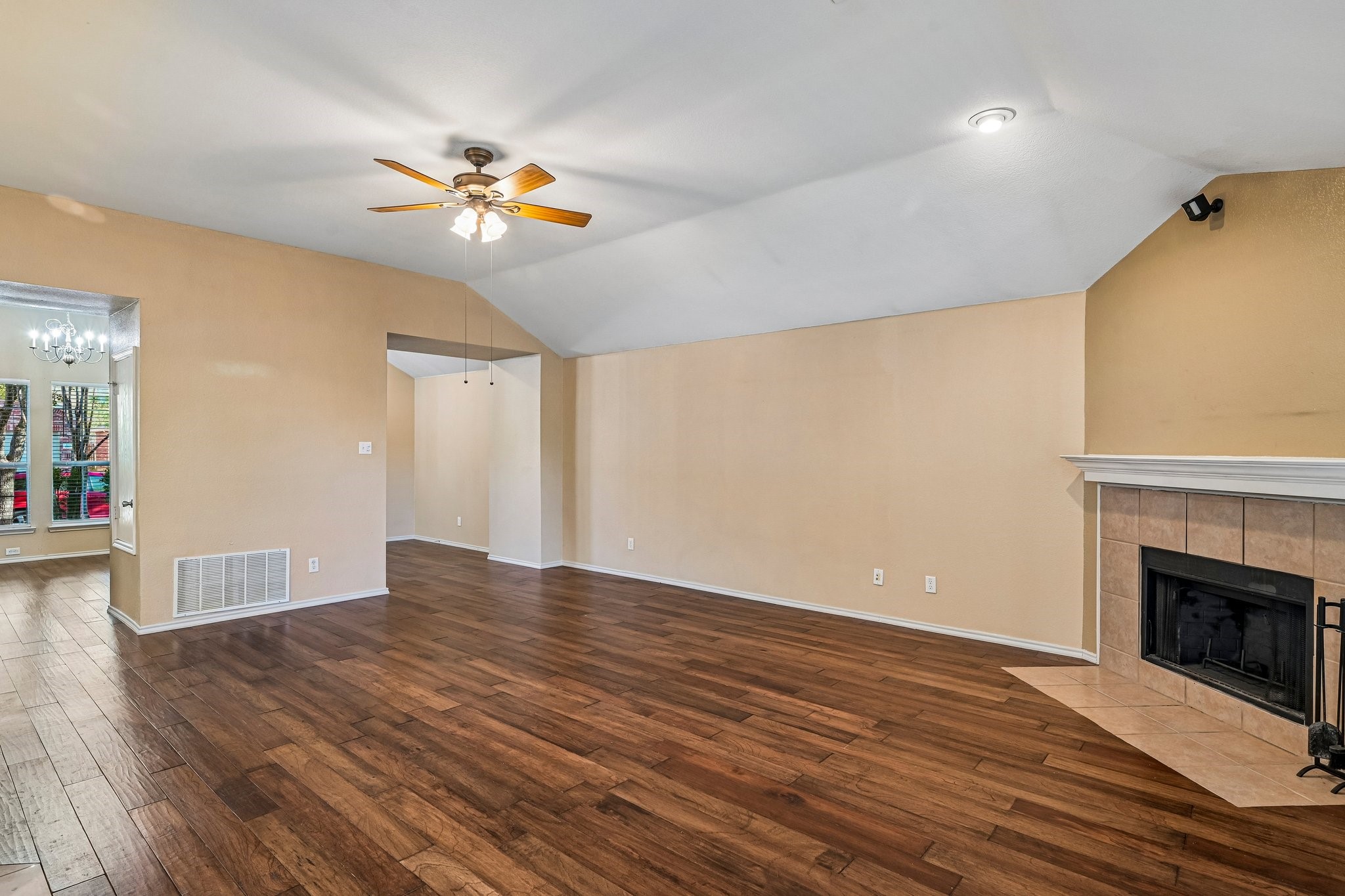 2033 Tanur Cascade Drive Property Photo 10
