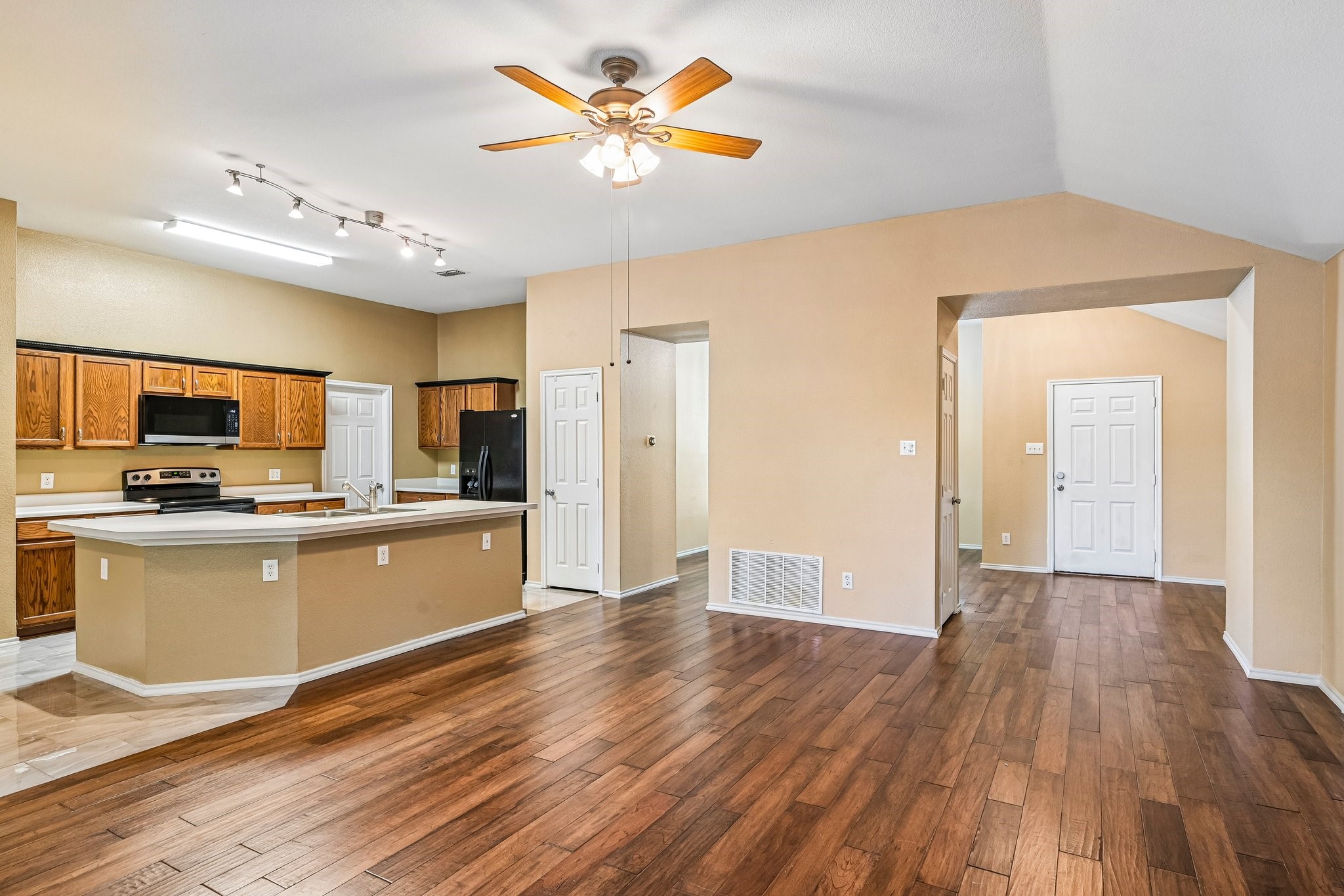 2033 Tanur Cascade Drive Property Photo 11