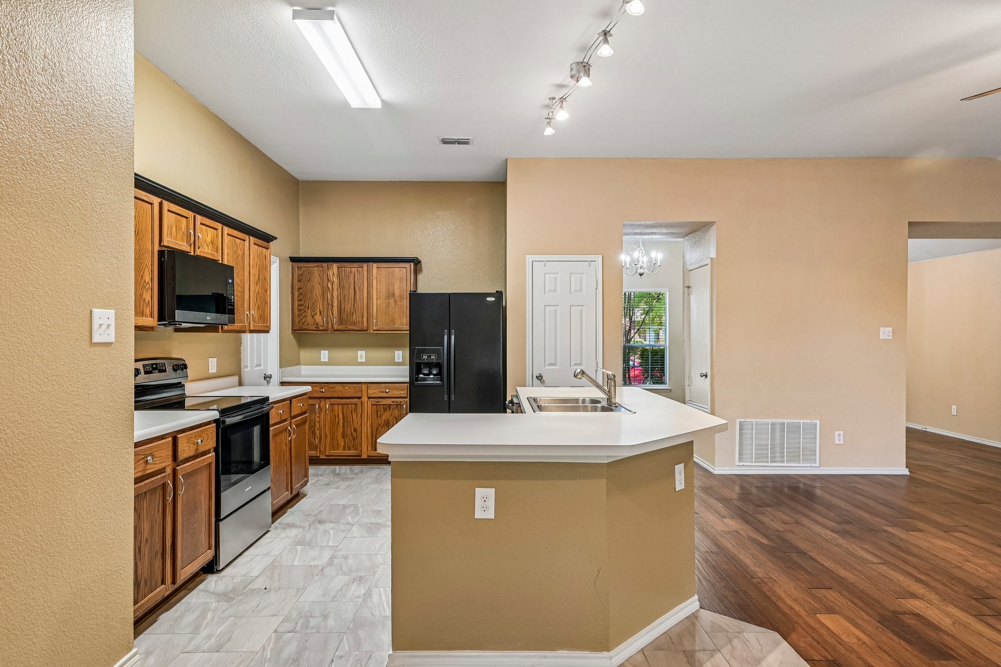2033 Tanur Cascade Drive Property Photo 15